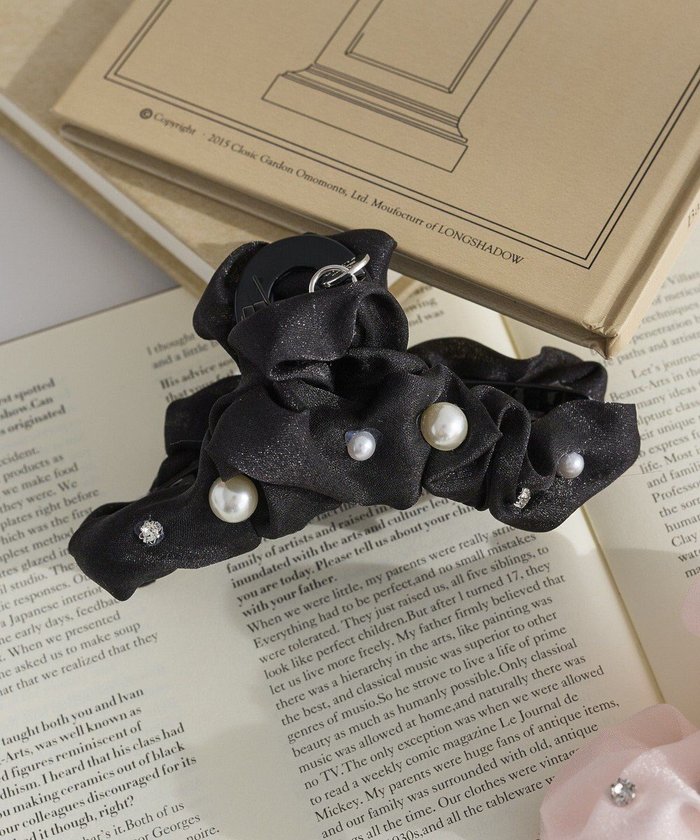 【メゾンドフルール/Maison de FLEUR】のオーガンジーパールエアリーバンスクリップ インテリア・キッズ・メンズ・レディースファッション・服の通販 founy(ファニー) https://founy.com/ ファッション Fashion レディースファッション Fashion for Women シュシュ&ヘアアクセ/ヘアアレンジ Scrunchies & Hair Accessories おすすめ Recommended / Our Picks アクセサリー Fashion Accessories オーガンジー Organza Fabric ギフト プレゼント Gift / Present シンプル Simple, Minimal バレッタ Barrette, Hair Clip ビジュー Bijou, Jewel-like Accent |ID: prp329100004859785 ipo3291000000035962625