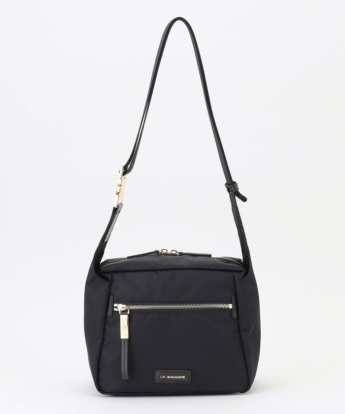 【ラ バガジェリー/LA BAGAGERIE】のメタルバックル ボックスショルダー SSサイズ インテリア・キッズ・メンズ・レディースファッション・服の通販 founy(ファニー) https://founy.com/ ファッション Fashion レディースファッション Fashion for Women バッグ Bags ショルダー Shoulder, Shoulder Strap シンプル Simple, Minimal スマート Smart, Elegant ボックス Boxy, Box Shape ポケット Pocket, Pocket Detail メタル Metal, Metal Parts |ID: prp329100004860077 ipo3291000000035987554