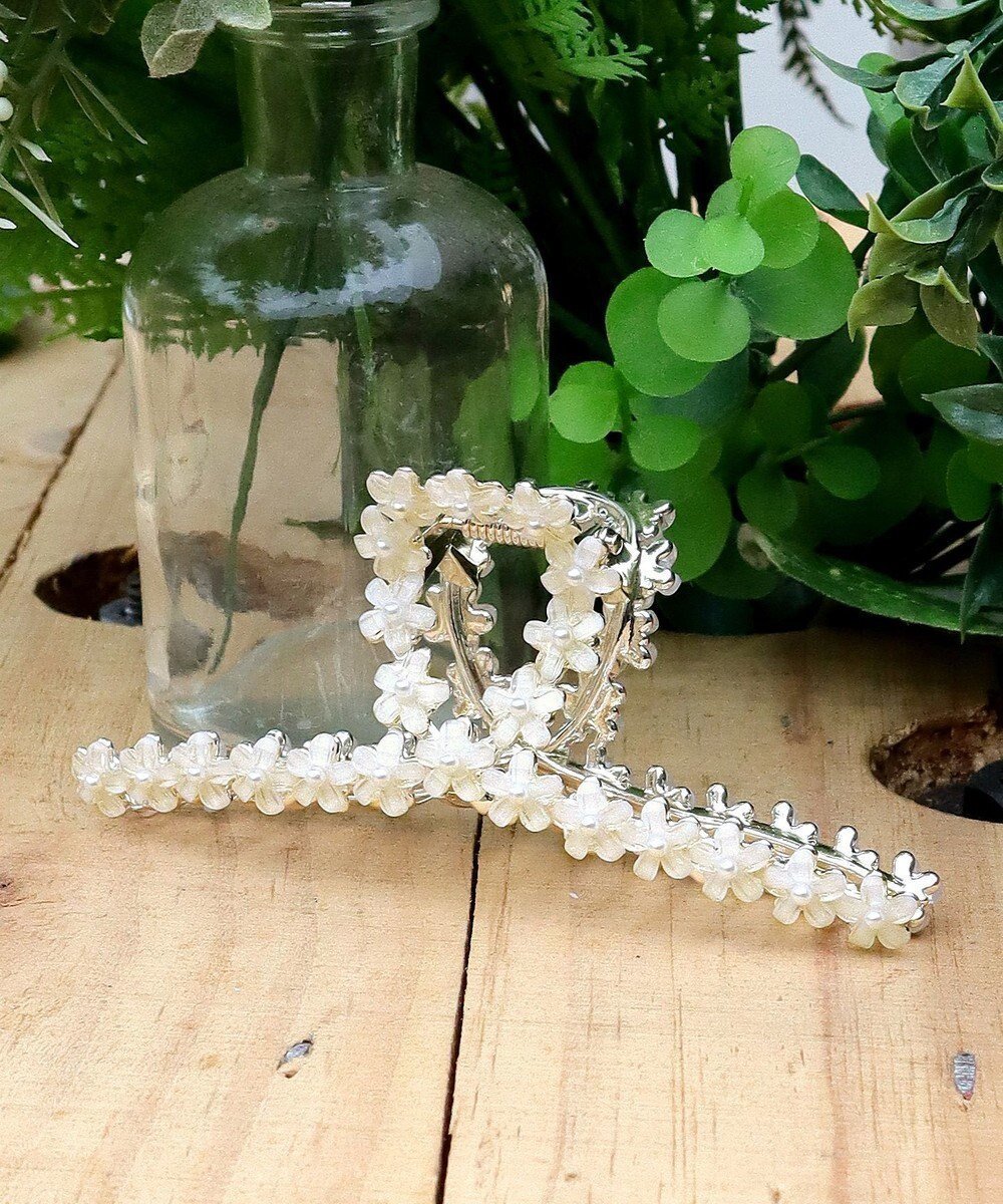 【ティアクラッセ/Tiaclasse】のミニフラワーバンスクリップ インテリア・キッズ・メンズ・レディースファッション・服の通販 founy(ファニー) 　ファッション　Fashion　レディースファッション　Fashion for Women　シュシュ&ヘアアクセ/ヘアアレンジ　Scrunchies & Hair Accessories　おすすめ　Recommended / Our Picks　アクセサリー　Fashion Accessories　シューズ　Shoes, Footwear　チュニック　Tunic, Long Top　ハーフ　Half, Half-Length　バレッタ　Barrette, Hair Clip　モチーフ　Motif, Design Theme　エレガント 上品　Elegant　再入荷　Restock / Back in Stock　新作・新入荷　New Arrivals / New In　アイボリー|ID: prp329100004860279 ipo3291000000035991754