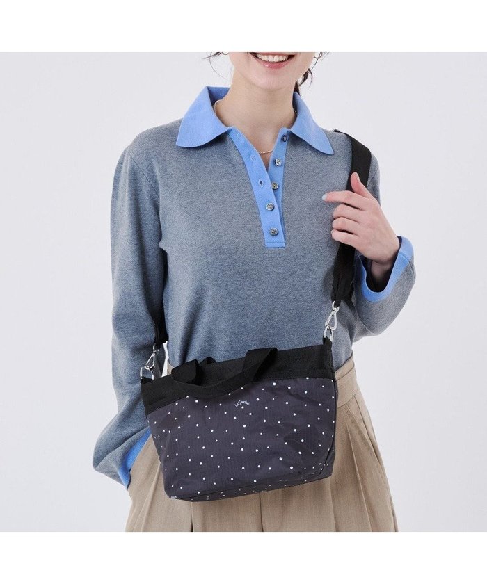 【レスポートサック/LeSportsac】のSMALL BUCKET TOTE/ブリスドッツ インテリア・キッズ・メンズ・レディースファッション・服の通販 founy(ファニー) https://founy.com/ ファッション Fashion レディースファッション Fashion for Women バッグ Bags おすすめ Recommended / Our Picks コンパクト Compact, Small Size シンプル Simple, Minimal ドット Polka Dot, Dot Pattern ポケット Pocket, Pocket Detail モノトーン Monotone, Black and White ランダム Random, Irregular 旅行 Travel 財布 Wallet, Purse |ID: prp329100004860375 ipo3291000000035992662