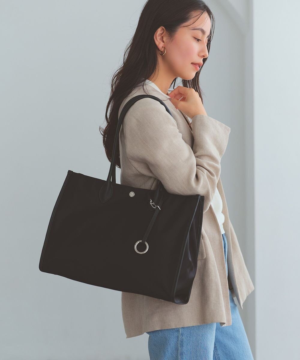 【トプカピ/TOPKAPI】の【Breath TOPKAPI】PRIM プリム ナイロン スクエア トートバッグ チャーム付き A4 / 軽量 インテリア・キッズ・メンズ・レディースファッション・服の通販 founy(ファニー) 　ファッション　Fashion　レディースファッション　Fashion for Women　バッグ　Bags　スクエア　Square, Square Shape　チャーム　Charm, Pendant　軽量　Lightweight, Ultra Light　ブラック|ID: prp329100004861044 ipo3291000000036006361