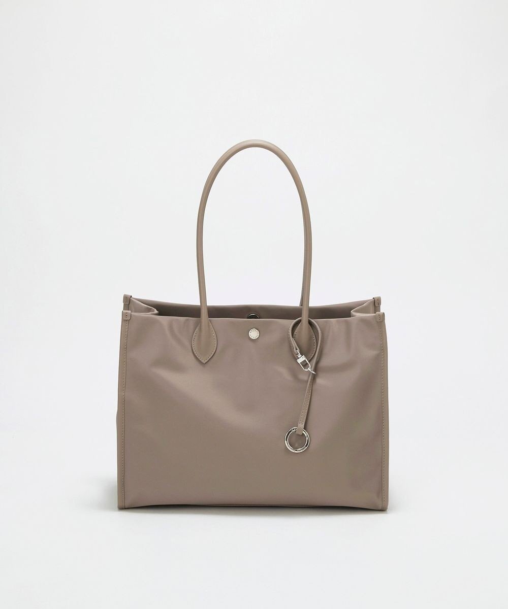 【トプカピ/TOPKAPI】の【Breath TOPKAPI】PRIM プリム ナイロン スクエア トートバッグ チャーム付き A4 / 軽量 インテリア・キッズ・メンズ・レディースファッション・服の通販 founy(ファニー) 　ファッション　Fashion　レディースファッション　Fashion for Women　バッグ　Bags　スクエア　Square, Square Shape　チャーム　Charm, Pendant　軽量　Lightweight, Ultra Light　グレージュ|ID: prp329100004861044 ipo3291000000036006363