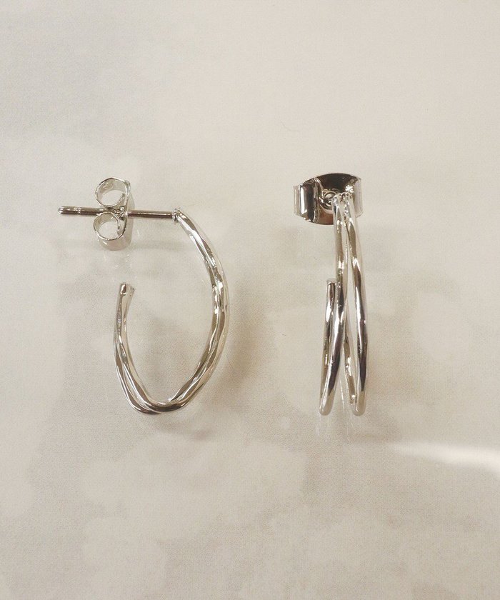【ティアクラッセ/Tiaclasse】の【金属アレルギー対応】ダブルラインカーブピアス インテリア・キッズ・メンズ・レディースファッション・服の通販 founy(ファニー) https://founy.com/ ファッション Fashion レディースファッション Fashion for Women アクセサリー Fashion Accessories エレガント 上品 Elegant オケージョン Occasion Wear クリスタル Crystal, Swarovski シルバー Silver, Metallic Silver シンプル Simple, Minimal フェミニン Feminine, Girly フープ Hoop, Hoop Earrings メタル Metal, Metal Parts 入学式 Entrance Ceremony 卒業式 Graduation Ceremony 結婚式 Wedding |ID: prp329100004861470 ipo3291000000036032008