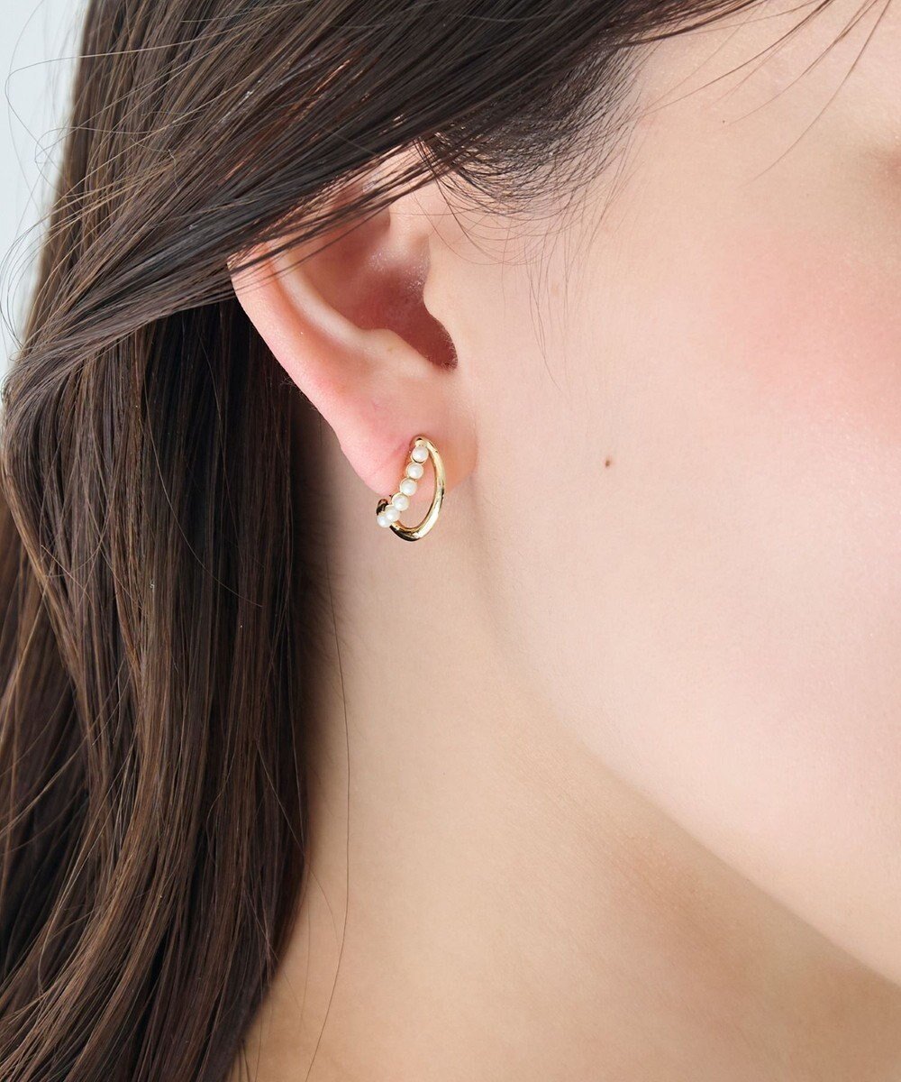 【フィービィー/phoebe】の〈痛くないシリーズ/アレルギー対応〉プチパールダブルフープライトフィットイヤリング ゴールド 人気、トレンドファッション・服の通販 founy(ファニー) 　ファッション　Fashion　レディースファッション　Fashion for Women　ジュエリー　Jewelry　ファッションリング　Fashion Rings　イヤリング・フープ・ドロップタイプ　Hoop, Drop & Clip Earrings　おすすめ　Recommended / Our Picks　アクセサリー　Fashion Accessories　イヤリング　Earrings　シンプル　Simple, Minimal　ダブル　Double, Double-Breasted　パール　Pearl, Pearl Accent　フェミニン　Feminine, Girly　メタル　Metal, Metal Parts　モチーフ　Motif, Design Theme　エレガント 上品　Elegant　軽量　Lightweight, Ultra Light　 other-1|ID: prp329100004861556 ipo3291000000036034412