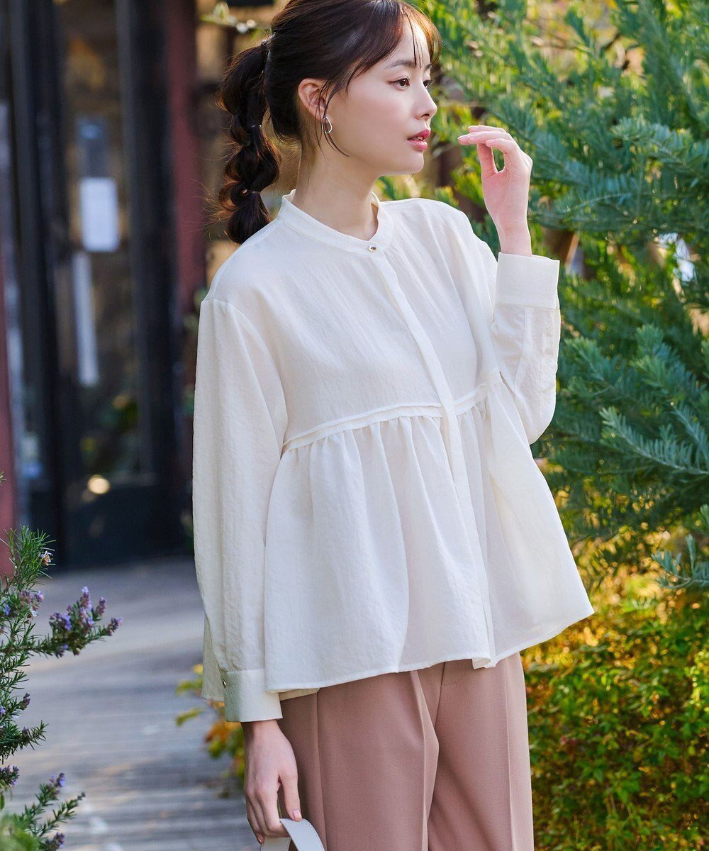 【ティアクラッセ/Tiaclasse】の【洗える】ピンタックギャザーブラウス インテリア・キッズ・メンズ・レディースファッション・服の通販 founy(ファニー) ファッション Fashion レディースファッション Fashion for Women トップス・カットソー Cut & Sew Tops シャツ・ブラウス・オフィスカジュアル Elegant Blouses & Button-Ups アクセサリー Fashion Accessories ウォッシャブル Machine Washable エレガント 上品 Elegant 春 Spring 洗える Machine Washable 秋 Autumn カーディガン Cardigan, Knitwear ギャザー Gathered, Ruffled 切替 Switching, Contrast Panel シンプル Simple, Minimal チュニック Tunic, Long Top フェミニン Feminine, Girly ペプラム Peplum, Flared Hem ポケット Pocket, Pocket Detail メタル Metal, Metal Parts 冬 Winter / This Winter S/S・春夏 SS, Spring/Summer, Warm Season 再入荷 Restock / Back in Stock 夏 Summer 新作・新入荷 New Arrivals / New In ビジネス 仕事 通勤 Business / Work / Commuting オフホワイト|ID: prp329100004861853 ipo3291000000036063273