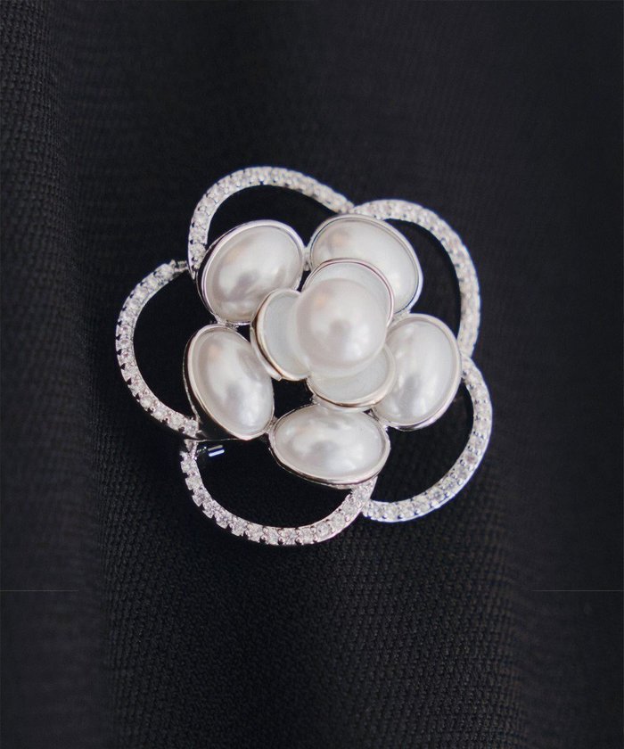 【ティアクラッセ/Tiaclasse】の【選べる2TYPE】スモールフラワーブローチ インテリア・キッズ・メンズ・レディースファッション・服の通販 founy(ファニー) https://founy.com/ ファッション Fashion レディースファッション Fashion for Women おすすめ Recommended / Our Picks アクセサリー Fashion Accessories カーディガン Cardigan, Knitwear シューズ Shoes, Footwear シンプル Simple, Minimal ストール Stole, Wrap チュニック Tunic, Long Top パール Pearl, Pearl Accent ビジュー Bijou, Jewel-like Accent ブローチ Brooch, Pin Brooch ワンポイント One Point, Statement Accent 再入荷 Restock / Back in Stock 新作・新入荷 New Arrivals / New In |ID: prp329100004861856 ipo3291000000036063332