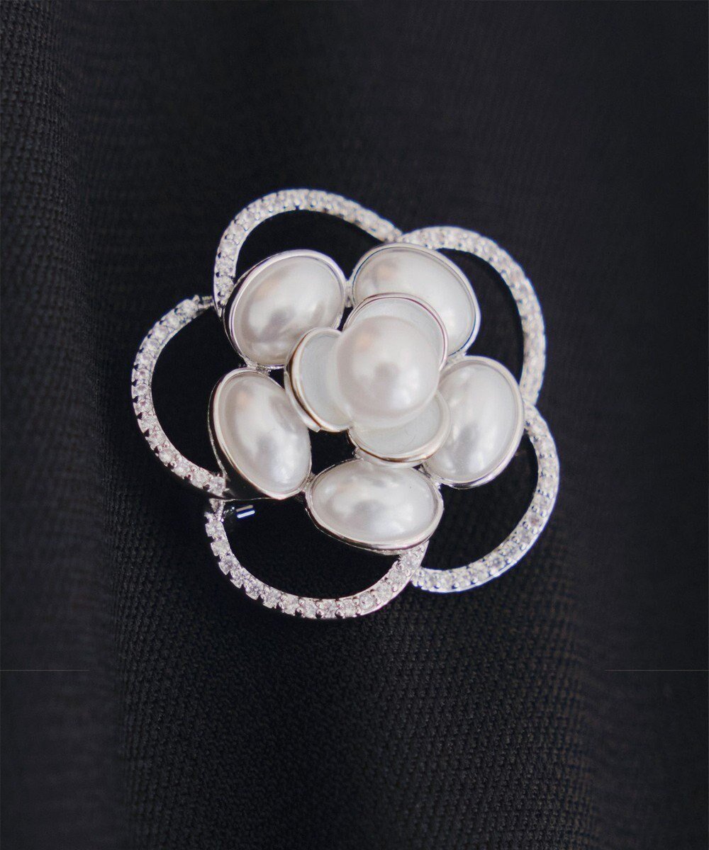 【ティアクラッセ/Tiaclasse】の【選べる2TYPE】スモールフラワーブローチ 人気、トレンドファッション・服の通販 founy(ファニー) 　ファッション　Fashion　レディースファッション　Fashion for Women　おすすめ　Recommended / Our Picks　アクセサリー　Fashion Accessories　カーディガン　Cardigan, Knitwear　シューズ　Shoes, Footwear　シンプル　Simple, Minimal　ストール　Stole, Wrap　チュニック　Tunic, Long Top　パール　Pearl, Pearl Accent　ビジュー　Bijou, Jewel-like Accent　ブローチ　Brooch, Pin Brooch　ワンポイント　One Point, Statement Accent　再入荷　Restock / Back in Stock　新作・新入荷　New Arrivals / New In　 other-1|ID: prp329100004861856 ipo3291000000036063332
