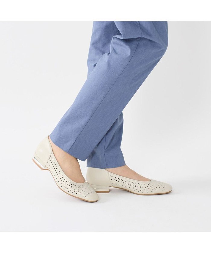 【リズ ラフィーネ/Riz raffinee】のRiz raffinee カットワークフラットパンプス インテリア・キッズ・メンズ・レディースファッション・服の通販 founy(ファニー) https://founy.com/ ファッション Fashion レディースファッション Fashion for Women エレガント 上品 Elegant オケージョン Occasion Wear シンプル Simple, Minimal スタンダード Standard, Basic トレンド Trend, Trending Now フェミニン Feminine, Girly フォルム Silhouette, Form フラット Flat, Flat Shoes ベーシック Basic, Essential セレモニー Ceremony 卒業式 Graduation Ceremony ビジネス 仕事 通勤 Business / Work / Commuting |ID: prp329100004861885 ipo3291000000036284027