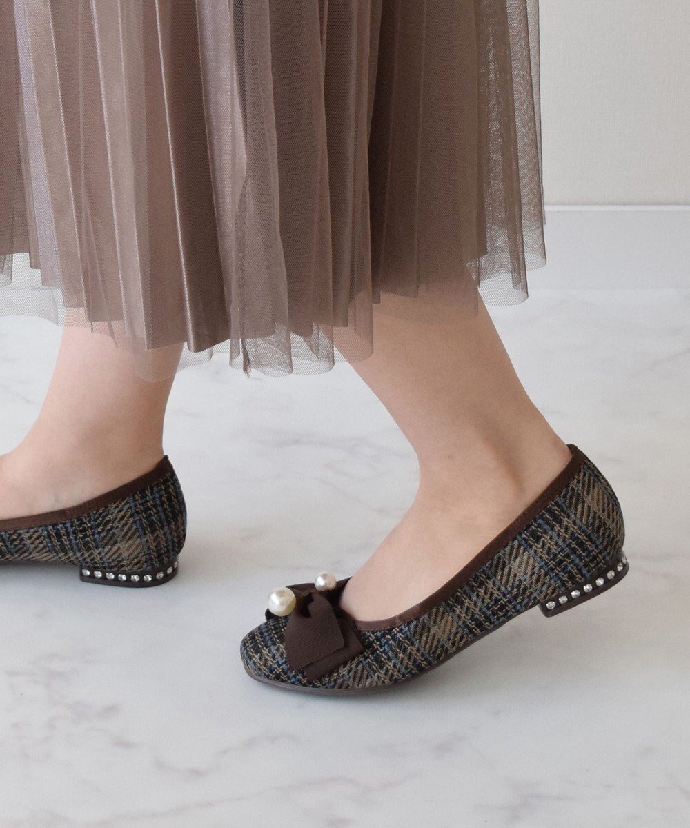 【ブリジット バーキン/Bridget Birkin】の【Bridget Birkin】ビッグパールリボンフラットシューズ インテリア・キッズ・メンズ・レディースファッション・服の通販 founy(ファニー) 　ファッション　Fashion　レディースファッション　Fashion for Women　エレガント 上品　Elegant　シューズ　Shoes, Footwear　パール　Pearl, Pearl Accent　ビジュー　Bijou, Jewel-like Accent　フラット　Flat, Flat Shoes　夏　Summer　S/S・春夏　SS, Spring/Summer, Warm Season　A/W・秋冬　Autumn/Winter　ブラウン雑材|ID: prp329100004862220 ipo3291000000036085875