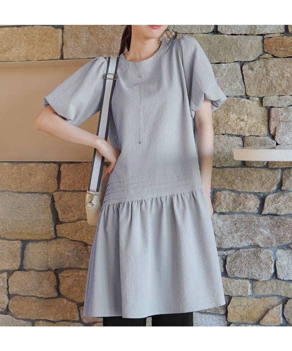 【ティアクラッセ/Tiaclasse】の【洗える】リップルピンタックワンピチュニック インテリア・キッズ・メンズ・レディースファッション・服の通販 founy(ファニー) 　ファッション　Fashion　レディースファッション　Fashion for Women　ワンピース　Dresses　チュニック　Tunic Tops & Dresses　アクセサリー　Fashion Accessories　ウォッシャブル　Machine Washable　春　Spring　洗える　Machine Washable　秋　Autumn　カーディガン　Cardigan, Knitwear　ギャザー　Gathered, Ruffled　シンプル　Simple, Minimal　スリーブ　Sleeve, Long Sleeve / Short Sleeve　チュニック　Tunic, Long Top　ティアード　Tiered, Tiered Style　バルーン　Balloon, Balloon Silhouette　フレア　Flare, Flared　ポケット　Pocket, Pocket Detail　ラウンド　Round, Round Neck　ワイド　Wide, Wide Fit　冬　Winter / This Winter　S/S・春夏　SS, Spring/Summer, Warm Season　再入荷　Restock / Back in Stock　夏　Summer　エレガント 上品　Elegant　新作・新入荷　New Arrivals / New In　ライトグレー|ID: prp329100004862229 ipo3291000000036086164