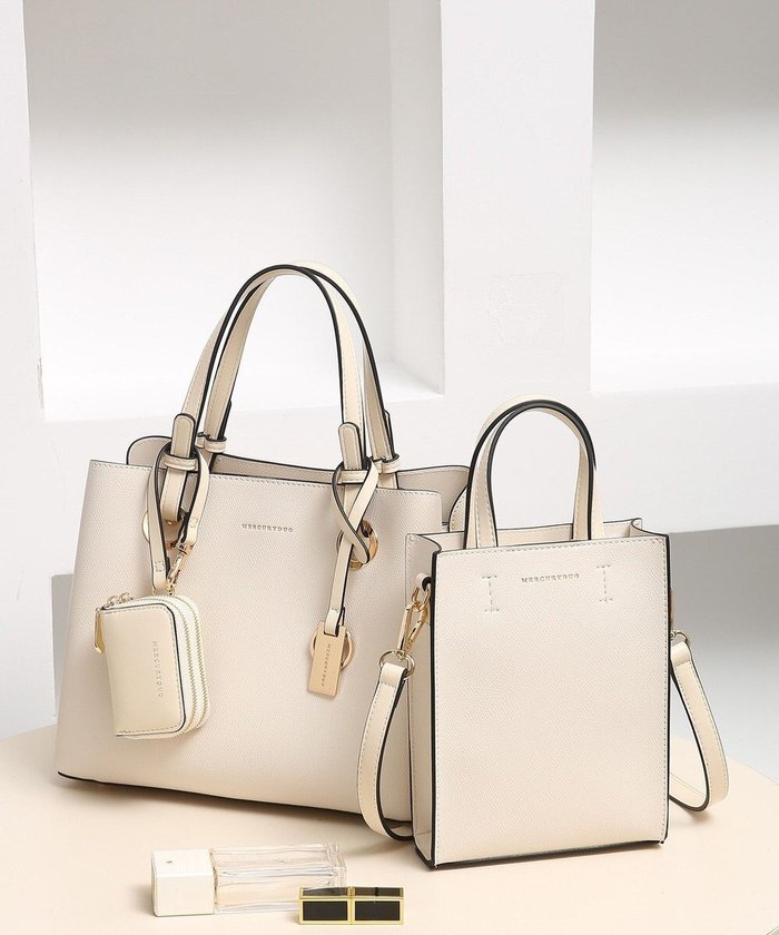 【スタイルコード/STYLE CODE】の【MERCURYDUO/マーキュリーデュオ】限定3点セット ①キーリング付両アオリハンドバッグ、②縦長ショルダーバッグパスポート入れ、③Wファスナースマートキーケース インテリア・キッズ・メンズ・レディースファッション・服の通販 founy(ファニー) https://founy.com/ ファッション Fashion レディースファッション Fashion for Women ショルダー Shoulder, Shoulder Strap シンプル Simple, Minimal スペシャル Special, Limited Edition スマート Smart, Elegant 財布 Wallet, Purse チェーン Chain, Chain Strap チャーム Charm, Pendant フェミニン Feminine, Girly ポケット Pocket, Pocket Detail エレガント 上品 Elegant |ID: prp329100004862575 ipo3291000000036114472