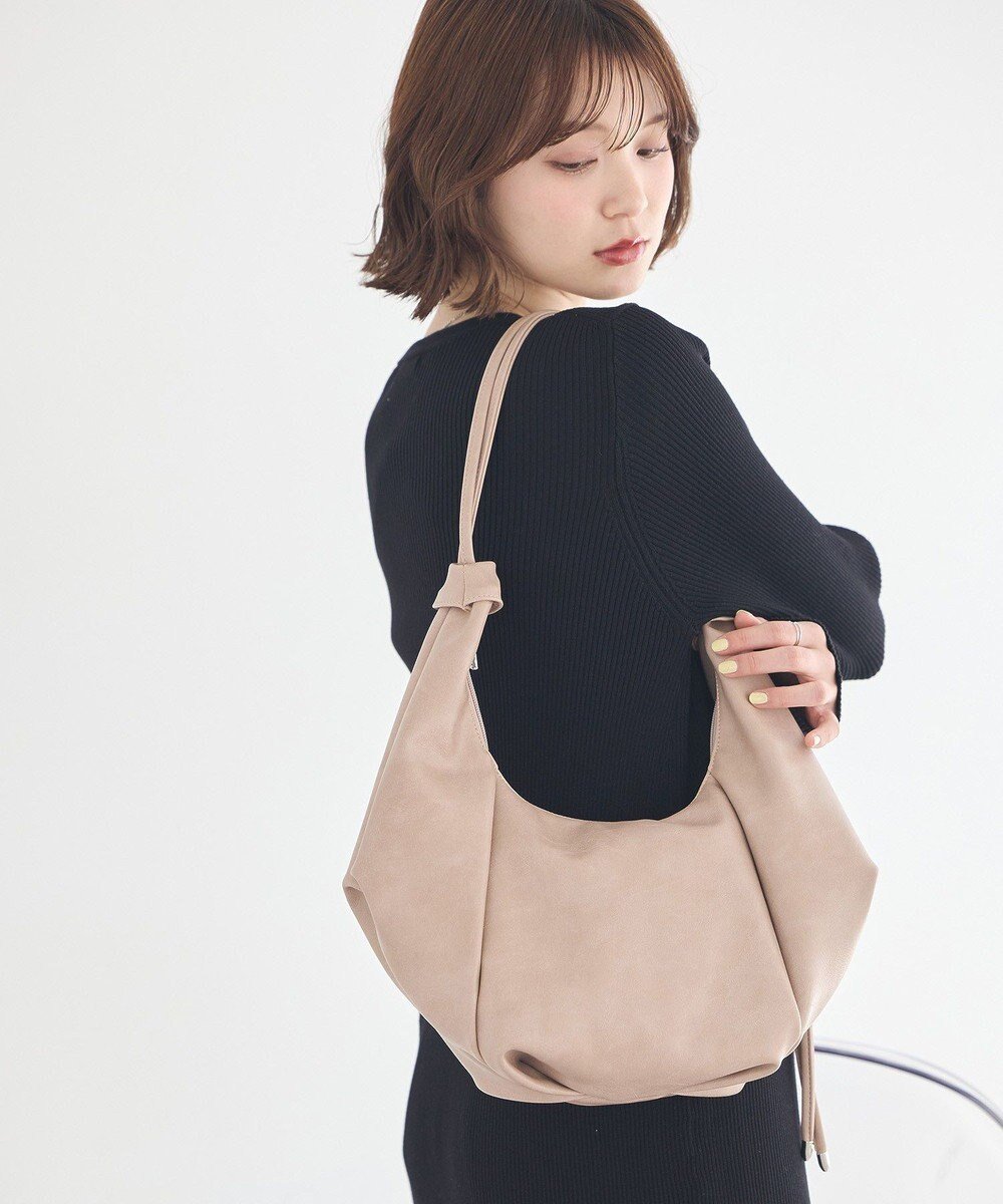 【アースミュージックアンドエコロジー/earth music&ecology】のクロワッサンバッグ インテリア・キッズ・メンズ・レディースファッション・服の通販 founy(ファニー) 　ファッション　Fashion　レディースファッション　Fashion for Women　バッグ　Bags　おすすめ　Recommended / Our Picks　コンパクト　Compact, Small Size　シンプル　Simple, Minimal　トレンド　Trend, Trending Now　フォルム　Silhouette, Form　Gray Beige|ID: prp329100004862768 ipo3291000000036118453