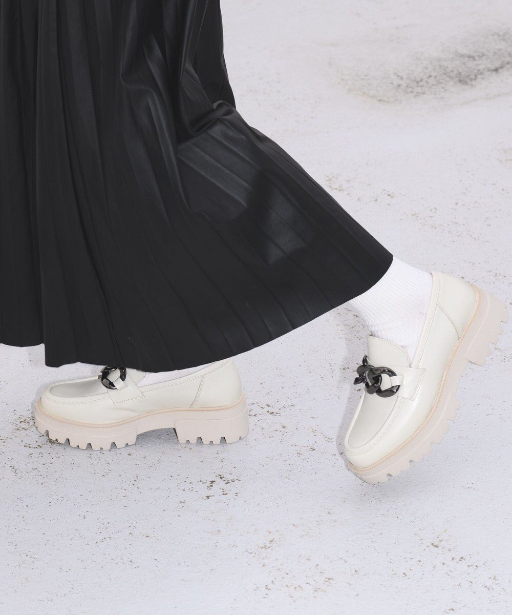 【ボントレ/BONTRE】の【BONTRE/ボントレ】厚底チェーンローファー/20851-US インテリア・キッズ・メンズ・レディースファッション・服の通販 founy(ファニー) 　ファッション　Fashion　レディースファッション　Fashion for Women　クッション　Cushion, Throw Pillow　シューズ　Shoes, Footwear　チェーン　Chain, Chain Strap　トレンド　Trend, Trending Now　人気　Popular, Best Seller　厚底　Platform Shoes　夏　Summer　定番　Standard, Basic Item　S/S・春夏　SS, Spring/Summer, Warm Season　A/W・秋冬　Autumn/Winter　アイボリー|ID: prp329100004862795 ipo3291000000036118826