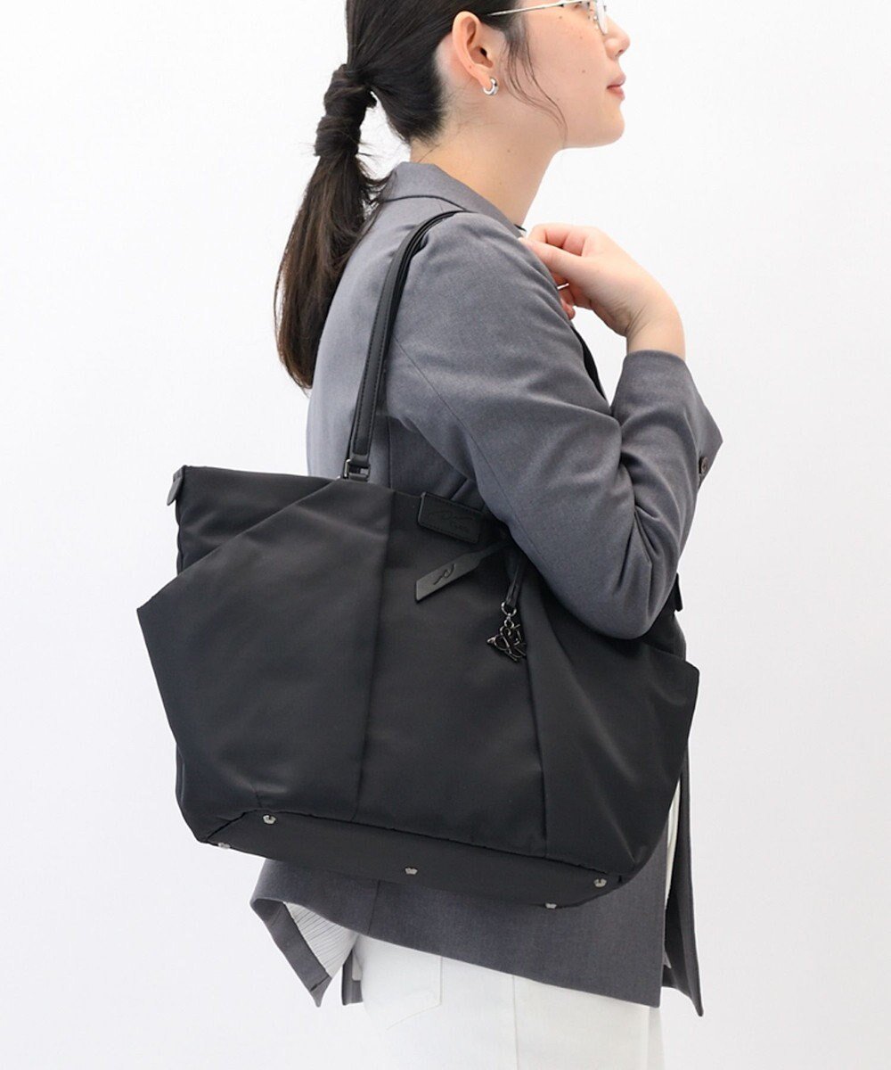 【エースバッグズアンドラゲッジ/ACE BAGS & LUGGAGE】のW .Day/Night スック トートバッグ A4 11.0インチタブレット 15186 ダブルアンドデイナイト 人気、トレンドファッション・服の通販 founy(ファニー) 　ファッション　Fashion　レディースファッション　Fashion for Women　バッグ　Bags　クッション　Cushion, Throw Pillow　コンパクト　Compact, Small Size　スポーティ　Sporty, Casual Athletic　スマート　Smart, Elegant　スリーブ　Sleeve, Long Sleeve / Short Sleeve　フラット　Flat, Flat Shoes　ポケット　Pocket, Pocket Detail　ポーチ　Pouch, Small Case　メッシュ　Mesh, Net Fabric　リップ　Lip, Lip Motif　ビジネス 仕事 通勤　Business / Work / Commuting　 other-1|ID: prp329100004863103 ipo3291000000036154665