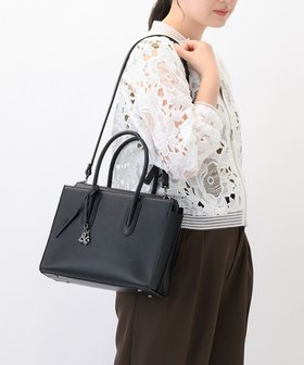 【エースバッグズアンドラゲッジ/ACE BAGS & LUGGAGE】のW .Day/Night スムーク ハンドバッグ B5サイズ 19191 ダブルアンドデイナイト 人気、トレンドファッション・服の通販 founy(ファニー) ファッション Fashion レディースファッション Fashion for Women コンパクト Compact, Small Size 傘 Umbrella, Parasol 吸水 Absorbent, Quick-Dry ショルダー Shoulder, Shoulder Strap シンプル Simple, Minimal スクエア Square, Square Shape スペシャル Special, Limited Edition スマホ Smartphone, Mobile Device スマート Smart, Elegant ベーシック Basic, Essential ポケット Pocket, Pocket Detail ラップ Wrap, Wrap Design おすすめ Recommended / Our Picks ビジネス 仕事 通勤 Business / Work / Commuting |ID:prp329100004863105