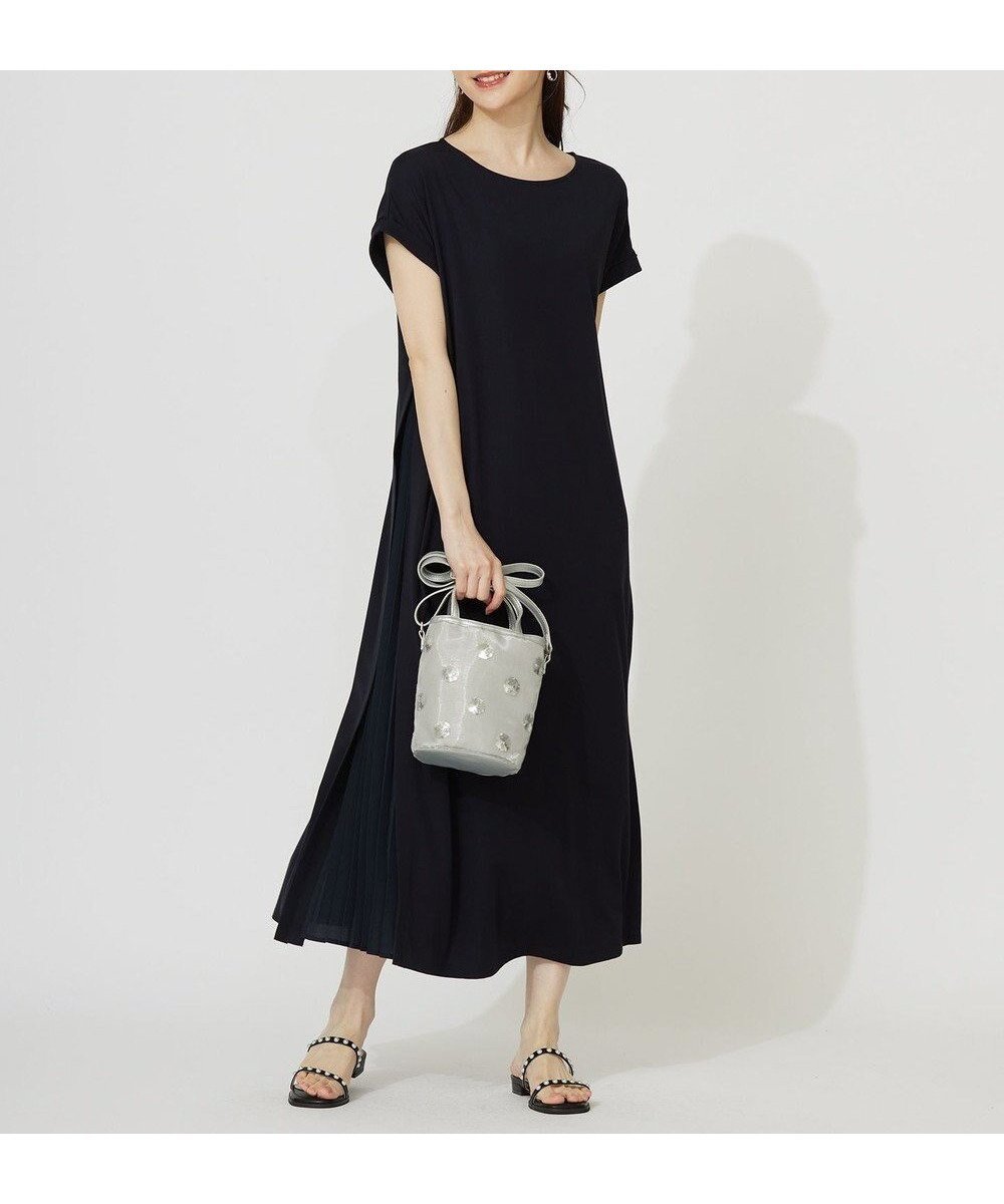 【エニィ スィス/any SiS】の【接触冷感・UVカット・洗える】ハイストレッチスムースサイドプリ-ツ ワンピース インテリア・キッズ・メンズ・レディースファッション・服の通販 founy(ファニー) 　ファッション　Fashion　レディースファッション　Fashion for Women　ワンピース　Dresses　春　Spring　洗える　Machine Washable　ギャザー　Gathered, Ruffled　コンビ　Combo, Combination Style　切替　Switching, Contrast Panel　鹿の子　Piqué, Kanoko Fabric　ジャケット　Jacket, Outerwear　ストレッチ　Stretch, Stretchy Fabric　スニーカー　Sneakers, Trainers　スリーブ　Sleeve, Long Sleeve / Short Sleeve　ドレープ　Drape, Draping Fabric　人気　Popular, Best Seller　フレンチ　French, French Style　プリーツ　Pleats, Pleated　ラウンド　Round, Round Neck　楽ちん　Easy Fit, Comfortable　S/S・春夏　SS, Spring/Summer, Warm Season　おすすめ　Recommended / Our Picks　夏　Summer　新作・新入荷　New Arrivals / New In　ネイビー|ID: prp329100004863690 ipo3291000000036177512