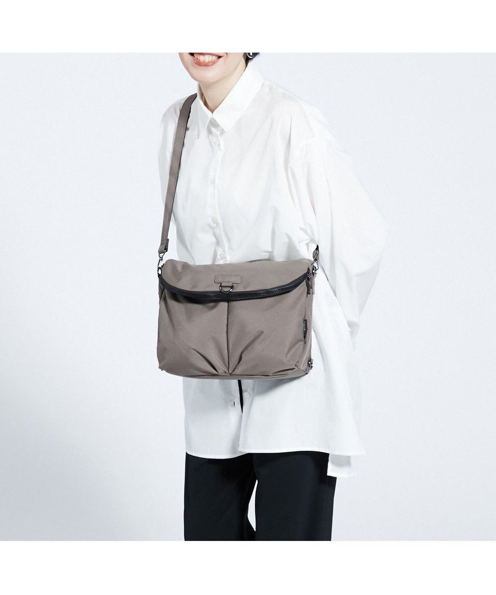 【イザック/Y'SACCS】の【Y SACCS vous et】 フロントポケット2WAYバッグ 人気、トレンドファッション・服の通販 founy(ファニー) 　ファッション　Fashion　レディースファッション　Fashion for Women　バッグ　Bags　コンパクト　Compact, Small Size　シンプル　Simple, Minimal　トラベル　Travel, Travel Gear　フロント　Front, Front Design　ポケット　Pocket, Pocket Detail　リュック　Backpack, Rucksack　 other-1|ID: prp329100004863707 ipo3291000000036178034