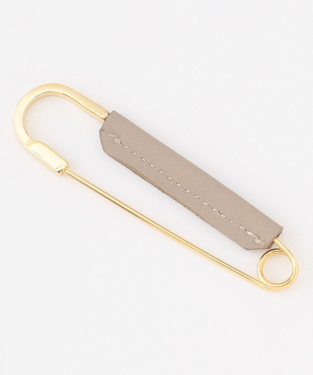 【23区/NIJYUSANKU】のレザー巻 キルトピン インテリア・キッズ・メンズ・レディースファッション・服の通販 founy(ファニー) 　ファッション　Fashion　レディースファッション　Fashion for Women　2023年　2023　2023-2024秋冬・A/W　Autumn/Winter 2023–24 AW23–24　冬　Winter / This Winter　アクセサリー　Fashion Accessories　カーディガン　Cardigan, Knitwear　キルト　Quilt, Quilted Fabric　ストール　Stole, Wrap　ブローチ　Brooch, Pin Brooch　ワンポイント　One Point, Statement Accent　A/W・秋冬　Autumn/Winter　ベージュ系|ID: prp329100004863715 ipo3291000000036178286