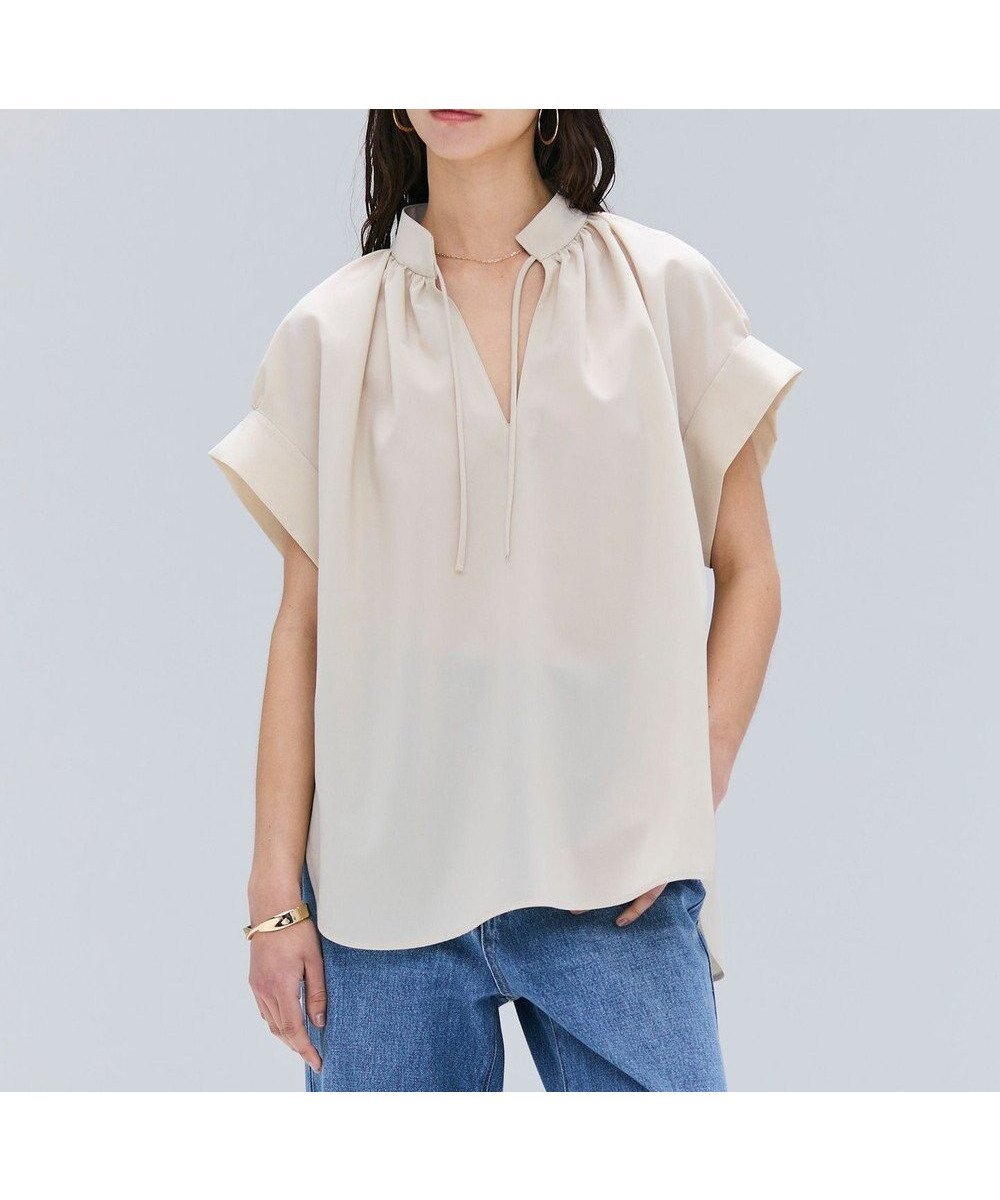 【ベイジ,/BEIGE,】の【洗える/接触冷感/速乾/UVケア対応】BATEAU / Vネックバックギャザーハーフスリーブブラウス インテリア・キッズ・メンズ・レディースファッション・服の通販 founy(ファニー) 　ファッション　Fashion　レディースファッション　Fashion for Women　トップス・カットソー　Cut & Sew Tops　シャツ・ブラウス・オフィスカジュアル　Elegant Blouses & Button-Ups　Vネックトップス　V-Neck Tops / V-Cut Neckline Shirts　春　Spring　洗える　Machine Washable　カフス　Cuff Design　ギャザー　Gathered, Ruffled　吸水　Absorbent, Quick-Dry　雑誌　Magazine, Fashion Magazine　バランス　Balance, Style Balance　フォルム　Silhouette, Form　ミックス　Mix, Mixed Style　リボン　Ribbon, Bow　S/S・春夏　SS, Spring/Summer, Warm Season　おすすめ　Recommended / Our Picks　夏　Summer　ビジネス 仕事 通勤　Business / Work / Commuting　Beige|ID: prp329100004863719 ipo3291000000036178339