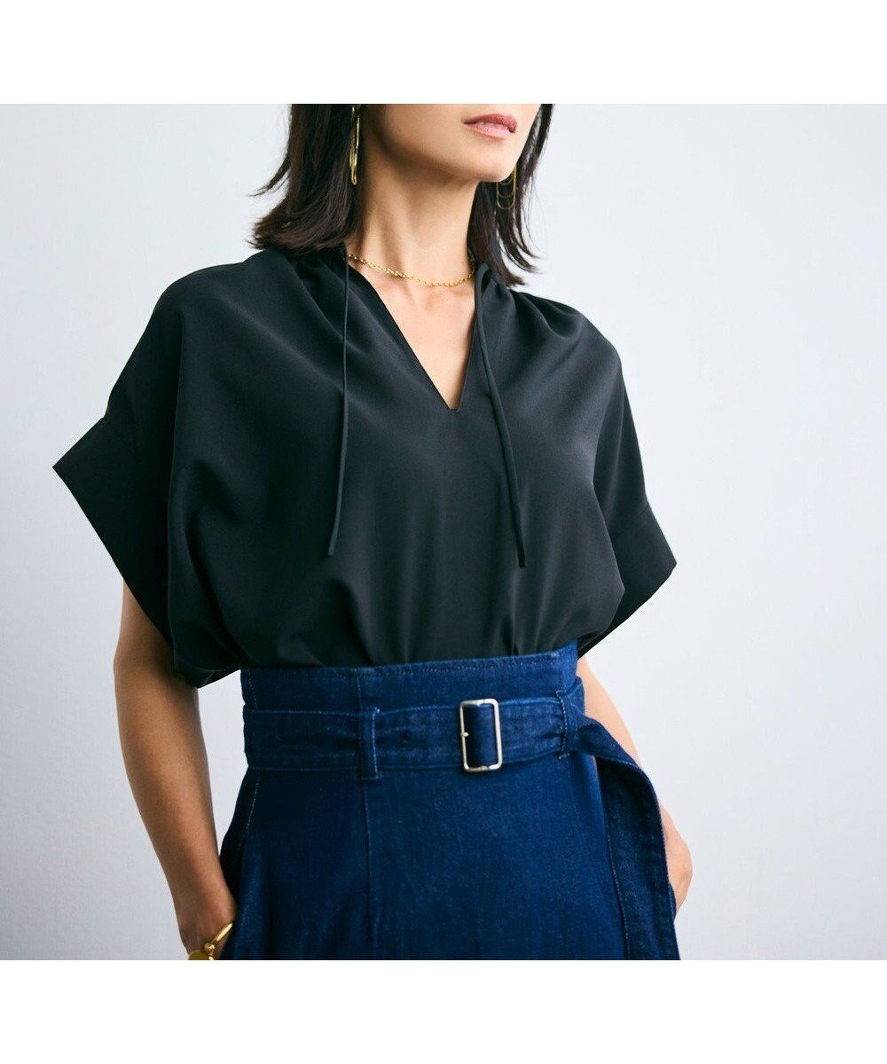 【ベイジ,/BEIGE,】の【洗える/接触冷感/速乾/UVケア対応】BATEAU / Vネックバックギャザーハーフスリーブブラウス インテリア・キッズ・メンズ・レディースファッション・服の通販 founy(ファニー) 　ファッション　Fashion　レディースファッション　Fashion for Women　トップス・カットソー　Cut & Sew Tops　シャツ・ブラウス・オフィスカジュアル　Elegant Blouses & Button-Ups　Vネックトップス　V-Neck Tops / V-Cut Neckline Shirts　春　Spring　洗える　Machine Washable　カフス　Cuff Design　ギャザー　Gathered, Ruffled　吸水　Absorbent, Quick-Dry　雑誌　Magazine, Fashion Magazine　バランス　Balance, Style Balance　フォルム　Silhouette, Form　ミックス　Mix, Mixed Style　リボン　Ribbon, Bow　S/S・春夏　SS, Spring/Summer, Warm Season　おすすめ　Recommended / Our Picks　夏　Summer　ビジネス 仕事 通勤　Business / Work / Commuting　Black|ID: prp329100004863719 ipo3291000000036178342