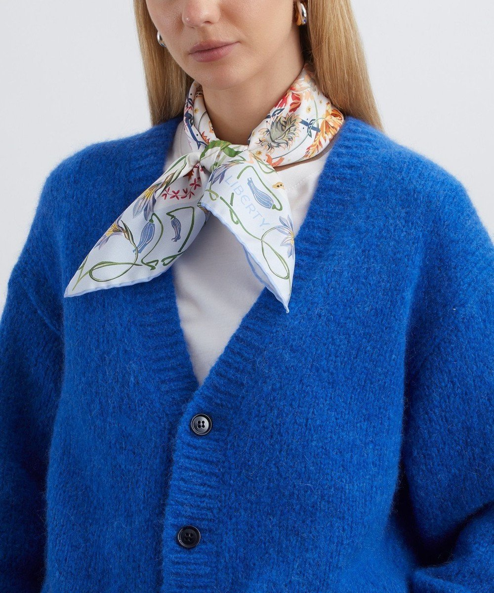 【リバティ/LIBERTY】のアイアンシ ガーデン シルクスカーフ 70 インテリア・キッズ・メンズ・レディースファッション・服の通販 founy(ファニー) 　ファッション　Fashion　レディースファッション　Fashion for Women　なめらか　Smooth, Silky Texture　アクセサリー　Fashion Accessories　イタリア　Italy　ガーデン　Garden, Gardening　シルク　Silk, 100% Silk　スカーフ　Scarf, Neckwear　バンダナ　Bandana, Head Scarf　フランス　France, French　プリント　Print, Printed Pattern　モチーフ　Motif, Design Theme　エレガント 上品　Elegant　ブルー|ID: prp329100004864356 ipo3291000000036201912