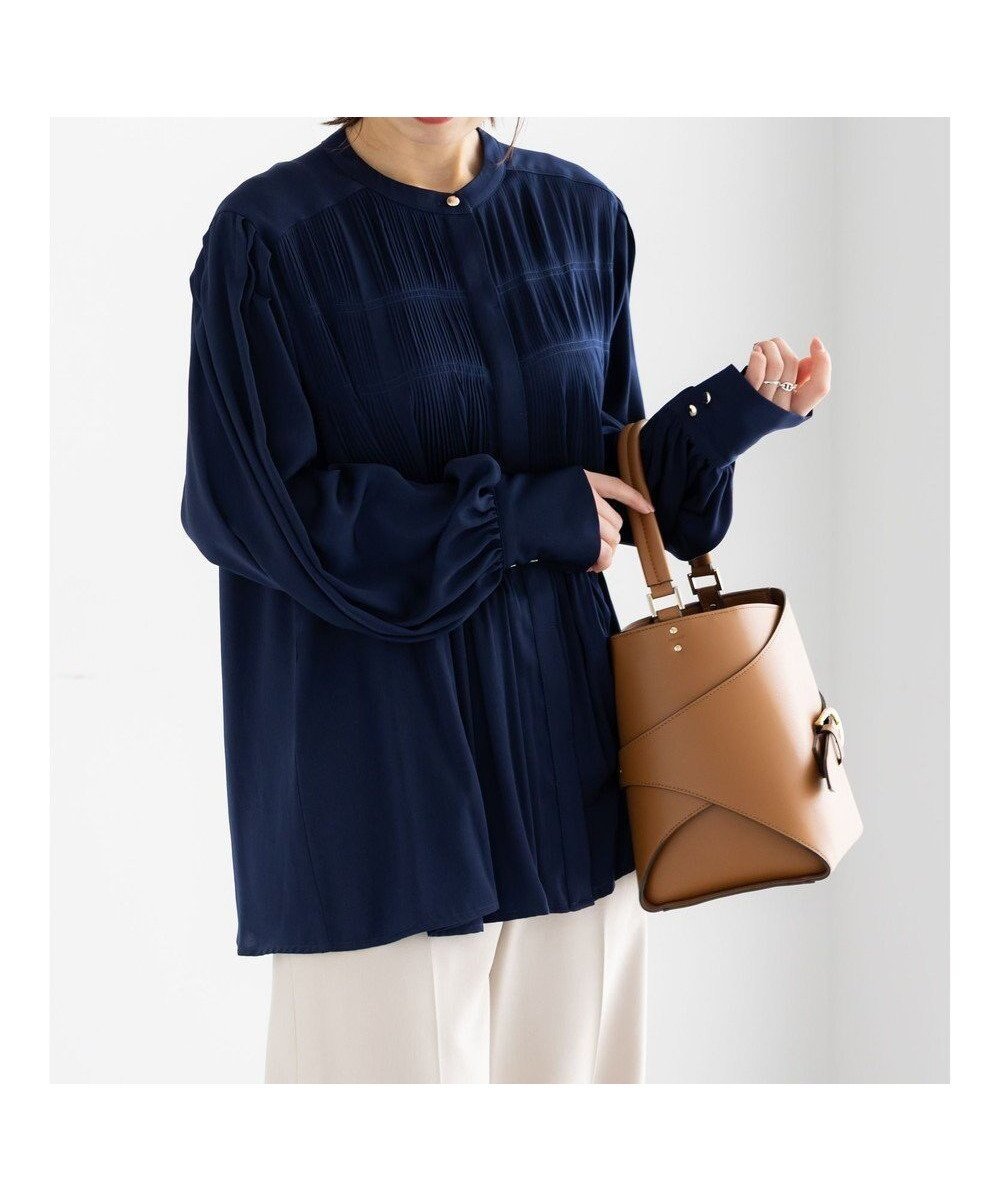 【テチチ/Te chichi】のプリーツサテンブラウス インテリア・キッズ・メンズ・レディースファッション・服の通販 founy(ファニー) 　ファッション　Fashion　レディースファッション　Fashion for Women　トップス・カットソー　Cut & Sew Tops　シャツ・ブラウス・オフィスカジュアル　Elegant Blouses & Button-Ups　おすすめ　Recommended / Our Picks　サテン　Satin, Glossy Fabric　スラックス　Slacks, Dress Pants　タイトスカート　Pencil Skirt, Tight Skirt　デニム　Denim, Jeans Material　プリーツ　Pleats, Pleated　エレガント 上品　Elegant　夏　Summer　S/S・春夏　SS, Spring/Summer, Warm Season　A/W・秋冬　Autumn/Winter　ネイビー|ID: prp329100004864449 ipo3291000000036203163