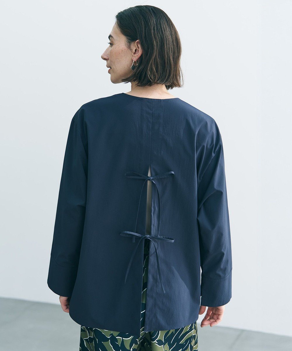 【アンフィーロ 自由区/UNFILO】の【WEB限定カラー】バックリボン イージーケアシャツ インテリア・キッズ・メンズ・レディースファッション・服の通販 founy(ファニー) 　ファッション　Fashion　レディースファッション　Fashion for Women　トップス・カットソー　Cut & Sew Tops　シャツ・ブラウス・オフィスカジュアル　Elegant Blouses & Button-Ups　春　Spring　ストレッチ　Stretch, Stretchy Fabric　スリーブ　Sleeve, Long Sleeve / Short Sleeve　ダブル　Double, Double-Breasted　ビンテージ　Vintage, Retro Style　リボン　Ribbon, Bow　ワイド　Wide, Wide Fit　S/S・春夏　SS, Spring/Summer, Warm Season　夏　Summer　[WEB限定]ネイビー|ID: prp329100004864451 ipo3291000000036203200