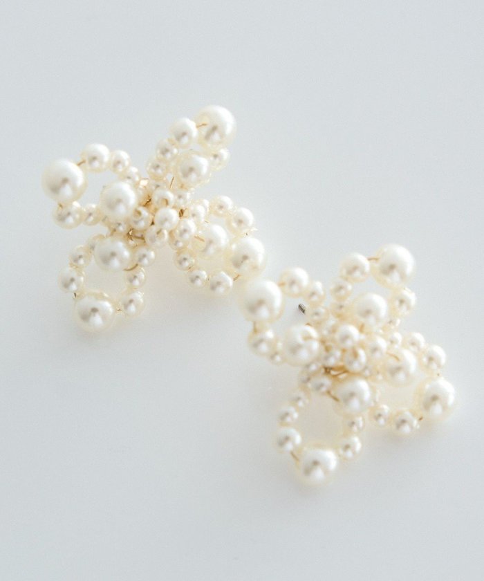 【アースミュージックアンドエコロジー/earth music&ecology】のパールフラワーピアス インテリア・キッズ・メンズ・レディースファッション・服の通販 founy(ファニー) https://founy.com/ ファッション Fashion レディースファッション Fashion for Women アクセサリー Fashion Accessories オケージョン Occasion Wear シンプル Simple, Minimal パール Pearl, Pearl Accent フラワー Flower, Floral エレガント 上品 Elegant |ID: prp329100004864483 ipo3291000000036203651