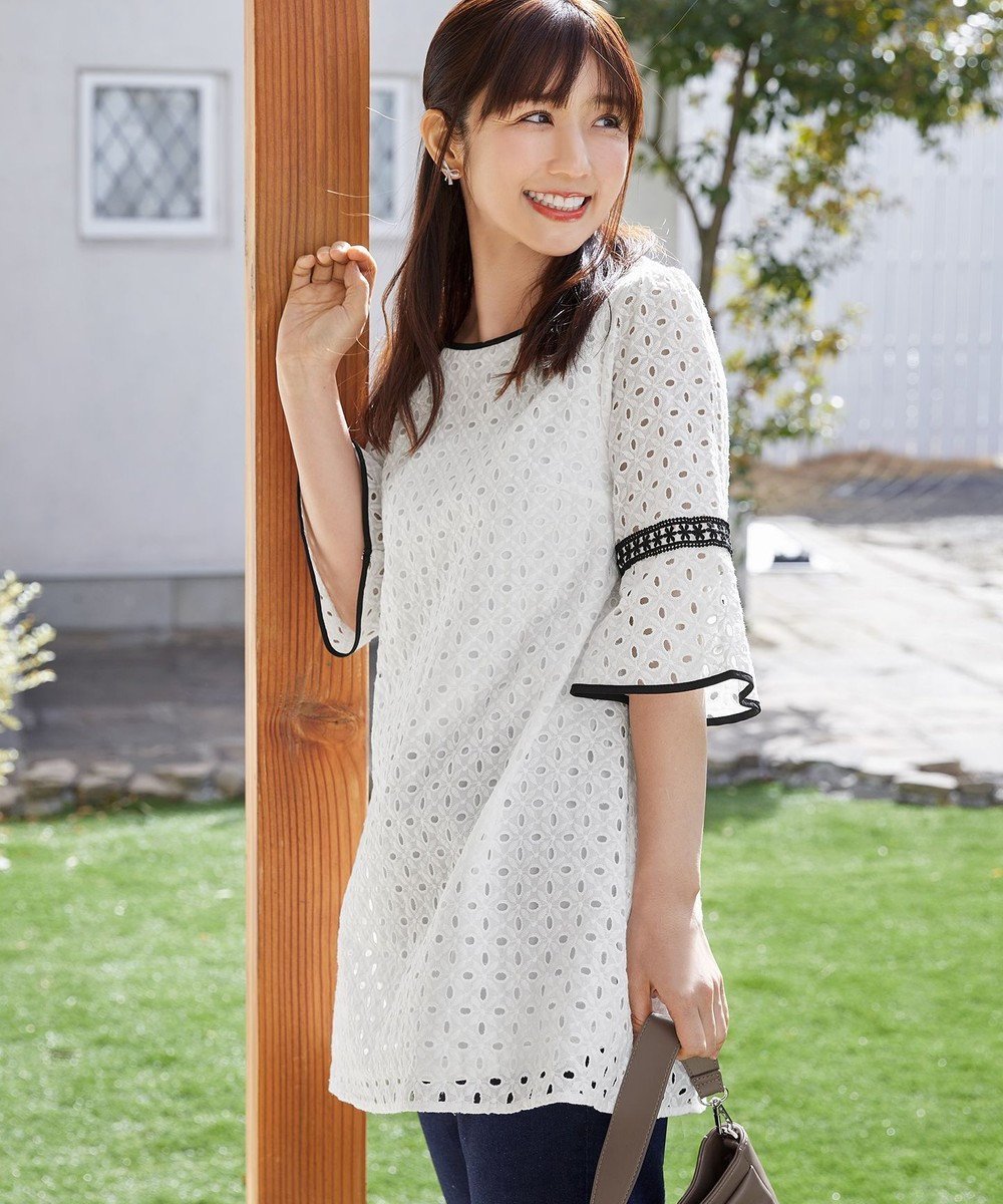 【ティアクラッセ/Tiaclasse】の【小倉優子さん着用】パンチングレース配色チュニック インテリア・キッズ・メンズ・レディースファッション・服の通販 founy(ファニー) 　ファッション　Fashion　レディースファッション　Fashion for Women　トップス・カットソー　Cut & Sew Tops　シャツ・ブラウス・オフィスカジュアル　Elegant Blouses & Button-Ups　ウォッシャブル　Machine Washable　春　Spring　洗える　Machine Washable　秋　Autumn　カーディガン　Cardigan, Knitwear　チュニック　Tunic, Long Top　パイピング　Piping, Trim Design　パターン　Pattern, Design Print　フレア　Flare, Flared　ポケット　Pocket, Pocket Detail　モノトーン　Monotone, Black and White　ラウンド　Round, Round Neck　レース　Lace, Lace Fabric　ロング　Long, Long-Length　S/S・春夏　SS, Spring/Summer, Warm Season　再入荷　Restock / Back in Stock　夏　Summer　新作・新入荷　New Arrivals / New In　オフホワイト×ブラック|ID: prp329100004866153 ipo3291000000036223833