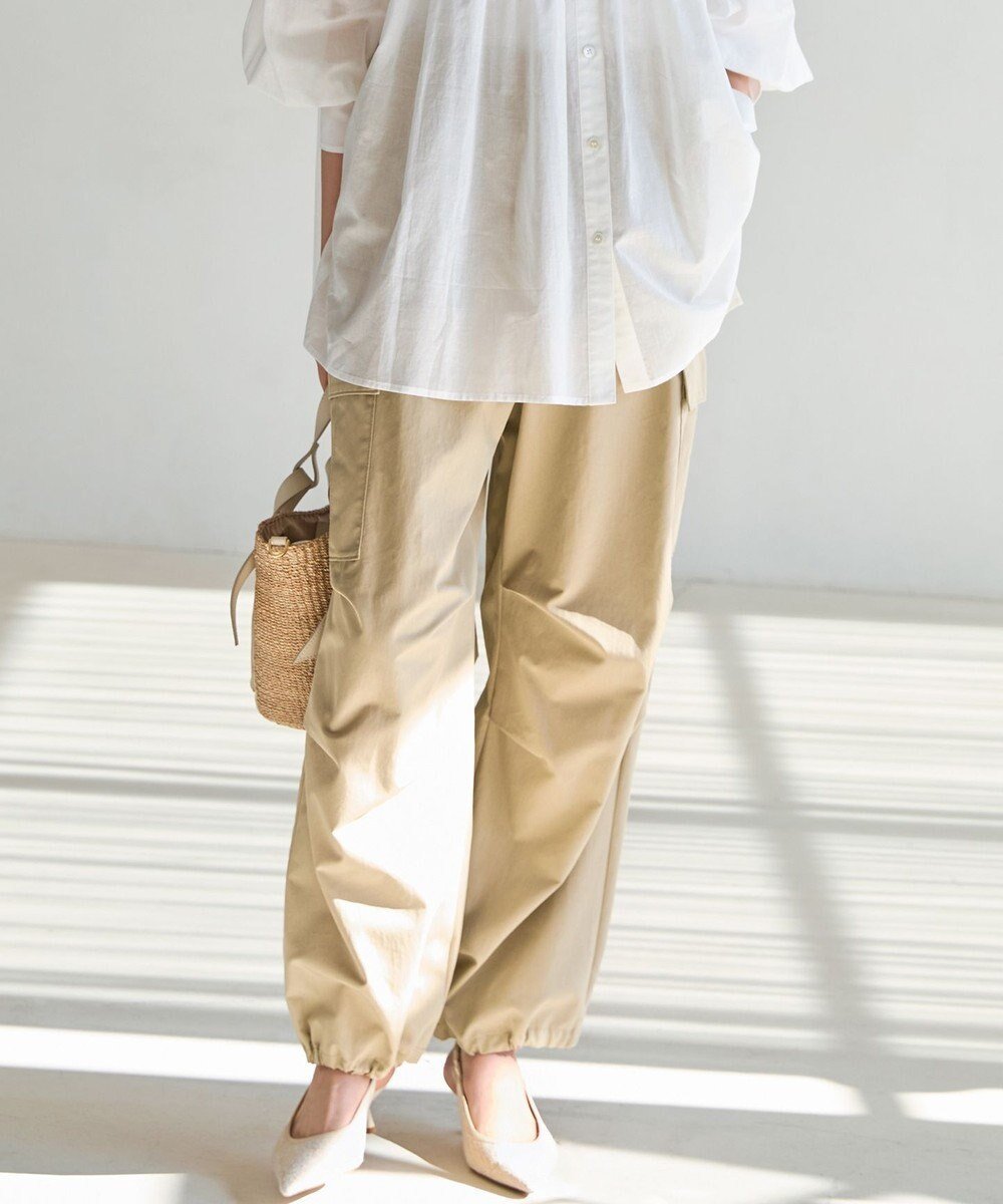 【23区/NIJYUSANKU】の【SLOW/一部店舗限定】ハイカウントギャバ パラシュート カーゴパンツ インテリア・キッズ・メンズ・レディースファッション・服の通販 founy(ファニー) ファッション Fashion レディースファッション Fashion for Women パンツ Pants & Trousers 春 Spring カーゴパンツ Cargo Pants, Utility Pants コンパクト Compact, Small Size シューズ Shoes, Footwear ジャケット Jacket, Outerwear ドローコード Drawcord, Drawstring Cord ミリタリー Military, Army Style リラックス Relax, Relaxed Fit S/S・春夏 SS, Spring/Summer, Warm Season 夏 Summer 2026年 2026 ベージュ系|ID: prp329100004866422 ipo3291000000036241875