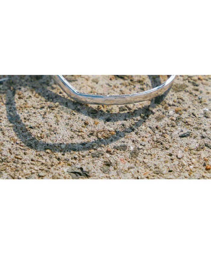 【ティアクラッセ/Tiaclasse】のアンティークバングル インテリア・キッズ・メンズ・レディースファッション・服の通販 founy(ファニー) https://founy.com/ ファッション Fashion レディースファッション Fashion for Women アクセサリー Fashion Accessories アンティーク Antique-Inspired カーディガン Cardigan, Knitwear ギフト プレゼント Gift / Present シルバー Silver, Metallic Silver シンプル Simple, Minimal チュニック Tunic, Long Top バングル Bangle, Bracelet ブレスレット Bracelet, Wristband 再入荷 Restock / Back in Stock 新作・新入荷 New Arrivals / New In |ID: prp329100004866564 ipo3291000000036245471