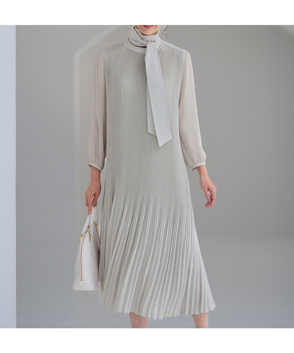【23区/NIJYUSANKU】の【VERYコラボ】シャイニーアムンゼン プリーツ ワンピース インテリア・キッズ・メンズ・レディースファッション・服の通販 founy(ファニー) 　ファッション　Fashion　レディースファッション　Fashion for Women　ワンピース　Dresses　2024年　2024　2024春夏・S/S　Spring/Summer 2024 SS24　コラボ　Collaboration, Collab　シフォン　Chiffon, Lightweight Fabric　ブライト　Bright, Shiny　プリーツ　Pleats, Pleated　リボン　Ribbon, Bow　エレガント 上品　Elegant　夏　Summer　S/S・春夏　SS, Spring/Summer, Warm Season　A/W・秋冬　Autumn/Winter　ベージュ系|ID: prp329100004867094 ipo3291000000036255071