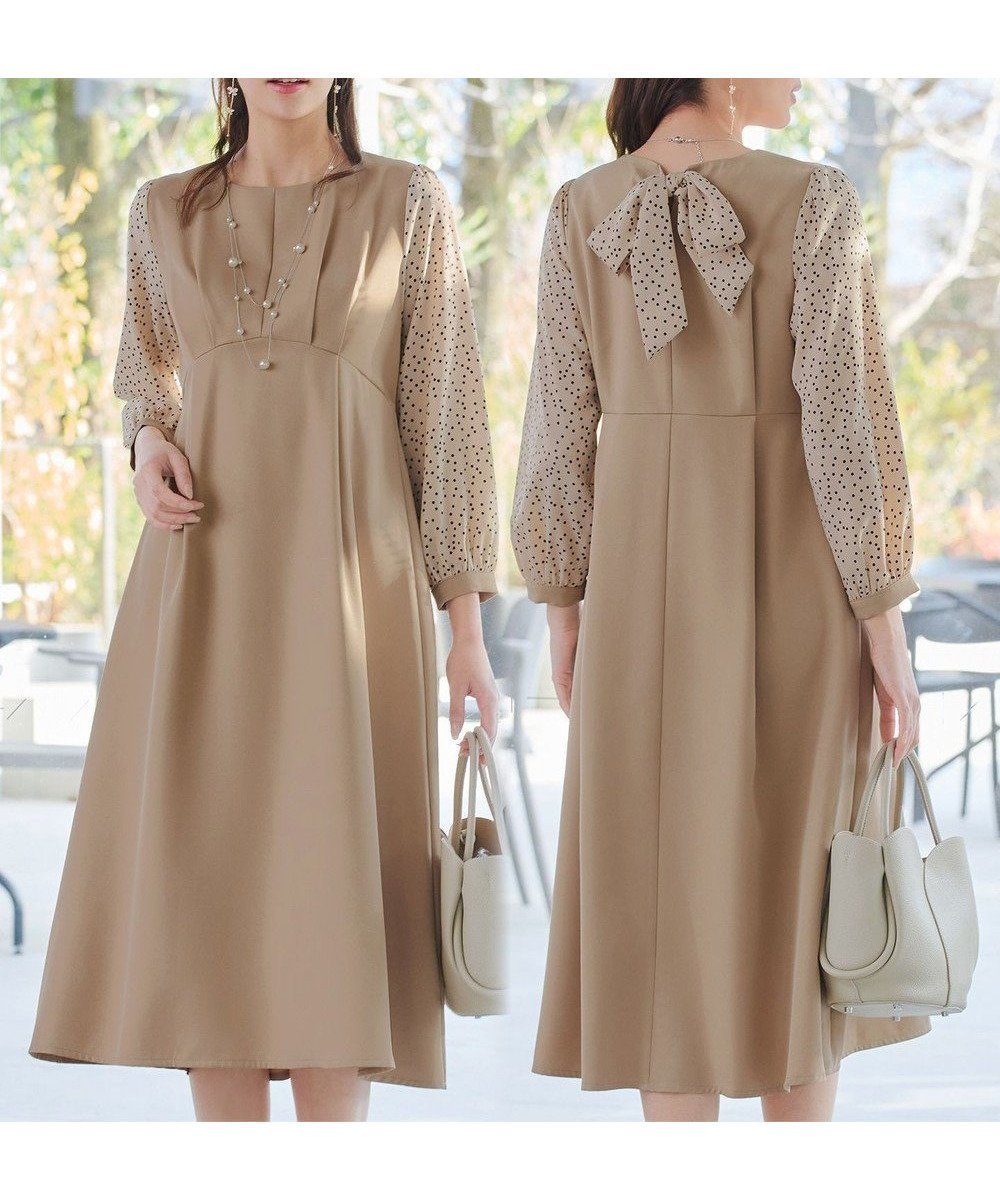【ティアクラッセ/Tiaclasse】のドット柄コンビバックリボンタックワンピース インテリア・キッズ・メンズ・レディースファッション・服の通販 founy(ファニー) 　ファッション　Fashion　レディースファッション　Fashion for Women　ワンピース　Dresses　ウォッシャブル　Machine Washable　春　Spring　洗える　Machine Washable　秋　Autumn　コンビ　Combo, Combination Style　スリーブ　Sleeve, Long Sleeve / Short Sleeve　ドッキング　Docking, Mixed Material　ドット　Polka Dot, Dot Pattern　長袖　Long Sleeve, Full Sleeve　バランス　Balance, Style Balance　フェミニン　Feminine, Girly　フレア　Flare, Flared　ポケット　Pocket, Pocket Detail　無地　Plain, Solid Color　ラウンド　Round, Round Neck　リボン　Ribbon, Bow　ロング　Long, Long-Length　楽ちん　Easy Fit, Comfortable　S/S・春夏　SS, Spring/Summer, Warm Season　夏　Summer　エレガント 上品　Elegant　ビジネス 仕事 通勤　Business / Work / Commuting　ベージュ|ID: prp329100004867251 ipo3291000000036256262