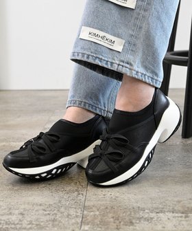 【アポム/APOM】のウォーターレジストプラットフォームリボンスニーカー 人気、トレンドファッション・服の通販 founy(ファニー) ファッション Fashion レディースファッション Fashion for Women 厚底 Platform Shoes クッション Cushion, Throw Pillow シューズ Shoes, Footwear スニーカー Sneakers, Trainers ダブル Double, Double-Breasted トレンド Trend, Trending Now 定番 Standard, Basic Item フェミニン Feminine, Girly リボン Ribbon, Bow |ID:prp329100004867343