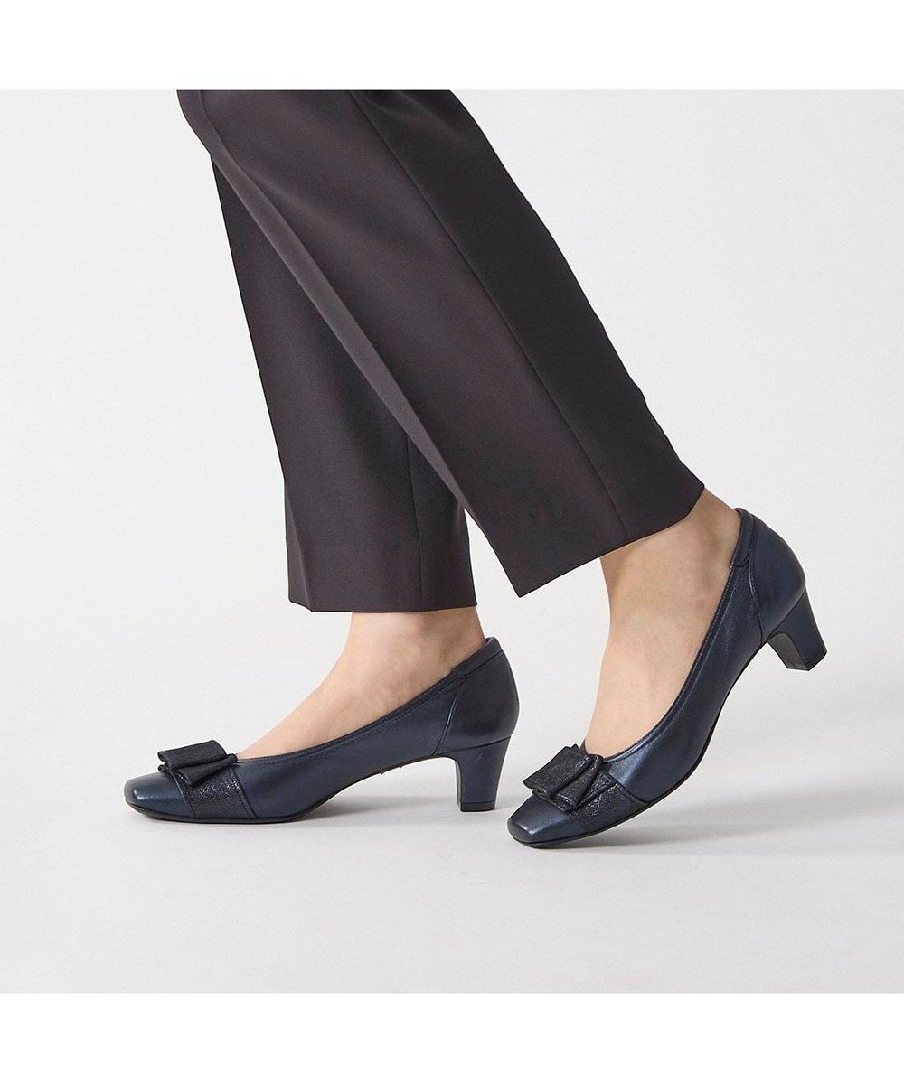 【リズ ラフィーネ/Riz raffinee】のRiz raffinee ドレープデザインモチーフパンプス インテリア・キッズ・メンズ・レディースファッション・服の通販 founy(ファニー) 　ファッション　Fashion　レディースファッション　Fashion for Women　エレガント 上品　Elegant　オケージョン　Occasion Wear　シューズ　Shoes, Footwear　シンプル　Simple, Minimal　スタンダード　Standard, Basic　トレンド　Trend, Trending Now　人気　Popular, Best Seller　フェミニン　Feminine, Girly　プリント　Print, Printed Pattern　ベーシック　Basic, Essential　モチーフ　Motif, Design Theme　おすすめ　Recommended / Our Picks　日本製　Made In Japan　セレモニー　Ceremony　入学式　Entrance Ceremony　卒業式　Graduation Ceremony　結婚式　Wedding　ビジネス 仕事 通勤　Business / Work / Commuting　ネイビーメタリック|ID: prp329100004867516 ipo3291000000036260540