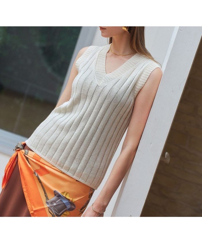 【ベイジ,/BEIGE,】のOPTICAL / ペーパーヤーン Vネックリブニット インテリア・キッズ・メンズ・レディースファッション・服の通販 founy(ファニー) https://founy.com/ ファッション Fashion レディースファッション Fashion for Women トップス・カットソー Cut & Sew Tops ニット Knit Tops & Sweaters Vネックトップス V-Neck Tops / V-Cut Neckline Shirts インナー Innerwear 春 Spring シンプル Simple, Minimal ジャケット Jacket, Outerwear スカーフ Scarf, Neckwear スマート Smart, Elegant セーター Sweater, Knitwear デコルテ Décolleté, Neckline ノースリーブ Sleeveless, No-Sleeve 人気 Popular, Best Seller バランス Balance, Style Balance フィット Fit, Slim Fit ワイド Wide, Wide Fit ワイドリブ Wide Rib, Wide Ribbed Knit S/S・春夏 SS, Spring/Summer, Warm Season 夏 Summer エレガント 上品 Elegant ビジネス 仕事 通勤 Business / Work / Commuting |ID: prp329100004867601 ipo3291000000036261383