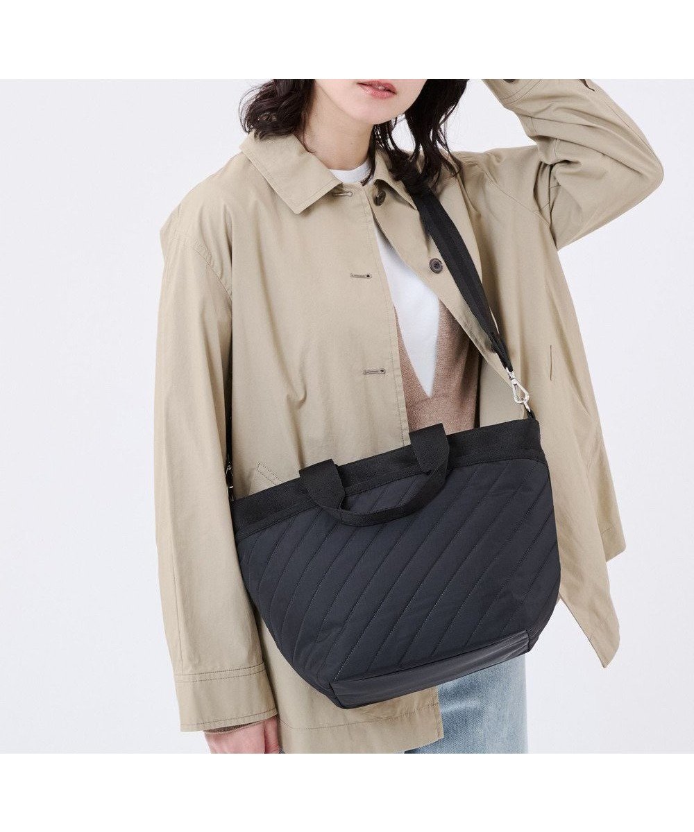 【レスポートサック/LeSportsac】のBUCKET TOTE/ラインデボスブラック インテリア・キッズ・メンズ・レディースファッション・服の通販 founy(ファニー) 　ファッション　Fashion　レディースファッション　Fashion for Women　バッグ　Bags　クール　Cool, Chic　軽量　Lightweight, Ultra Light　財布　Wallet, Purse　トラベル　Travel, Travel Gear　プリント　Print, Printed Pattern　ポケット　Pocket, Pocket Detail　旅行　Travel　ラインデボスブラック|ID: prp329100004867663 ipo3291000000036261891