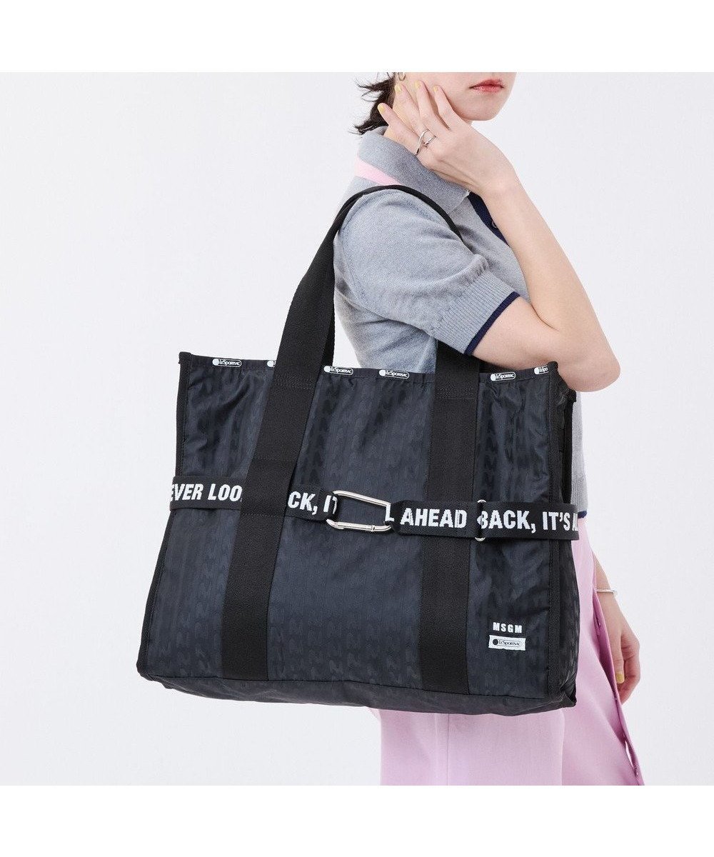 【レスポートサック/LeSportsac】のMSGM LG BOAT TOTE/ボートトートブラックジャカード 人気、トレンドファッション・服の通販 founy(ファニー) 　ファッション　Fashion　レディースファッション　Fashion for Women　バッグ　Bags　イエロー　Yellow　イタリア　Italy　軽量　Lightweight, Ultra Light　シルバー　Silver, Metallic Silver　トラベル　Travel, Travel Gear　ネオン　Neon, Neon Color　フロント　Front, Front Design　ブロッキング　Color Blocking, Panel Design　プリント　Print, Printed Pattern　ポケット　Pocket, Pocket Detail　メッシュ　Mesh, Net Fabric　ラップ　Wrap, Wrap Design　ループ　Loop, Loop Knit　おすすめ　Recommended / Our Picks　旅行　Travel　ビジネス 仕事 通勤　Business / Work / Commuting　 other-1|ID: prp329100004867664 ipo3291000000036261896