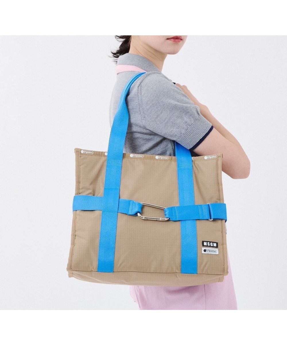 【レスポートサック/LeSportsac】のMSGM MD BOAT TOTE/MDボートトートカーキ インテリア・キッズ・メンズ・レディースファッション・服の通販 founy(ファニー) 　ファッション　Fashion　レディースファッション　Fashion for Women　バッグ　Bags　イエロー　Yellow　イタリア　Italy　軽量　Lightweight, Ultra Light　ショルダー　Shoulder, Shoulder Strap　シルバー　Silver, Metallic Silver　ネオン　Neon, Neon Color　フロント　Front, Front Design　ブロッキング　Color Blocking, Panel Design　プリント　Print, Printed Pattern　ポケット　Pocket, Pocket Detail　メッシュ　Mesh, Net Fabric　ラップ　Wrap, Wrap Design　ループ　Loop, Loop Knit　ビジネス 仕事 通勤　Business / Work / Commuting　MDボートトートカーキ|ID: prp329100004867676 ipo3291000000036261964