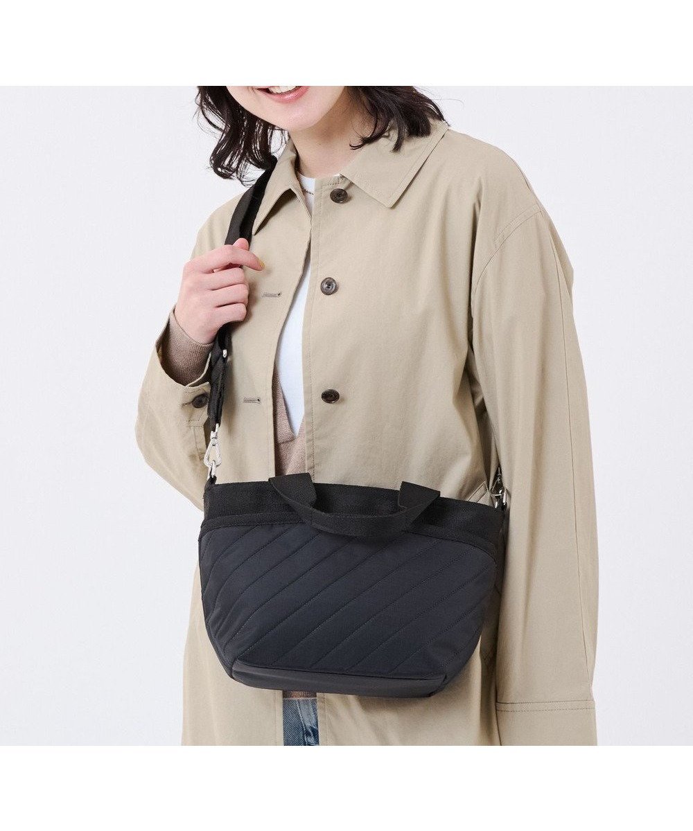 【レスポートサック/LeSportsac】のSMALL BUCKET TOTE/ラインデボスブラック 人気、トレンドファッション・服の通販 founy(ファニー) 　ファッション　Fashion　レディースファッション　Fashion for Women　バッグ　Bags　クール　Cool, Chic　コンパクト　Compact, Small Size　軽量　Lightweight, Ultra Light　ショルダー　Shoulder, Shoulder Strap　財布　Wallet, Purse　トラベル　Travel, Travel Gear　プリント　Print, Printed Pattern　ポケット　Pocket, Pocket Detail　ポシェット　Pochette, Mini Bag　おすすめ　Recommended / Our Picks　旅行　Travel　ギフト プレゼント　Gift / Present　 other-1|ID: prp329100004867690 ipo3291000000036262039