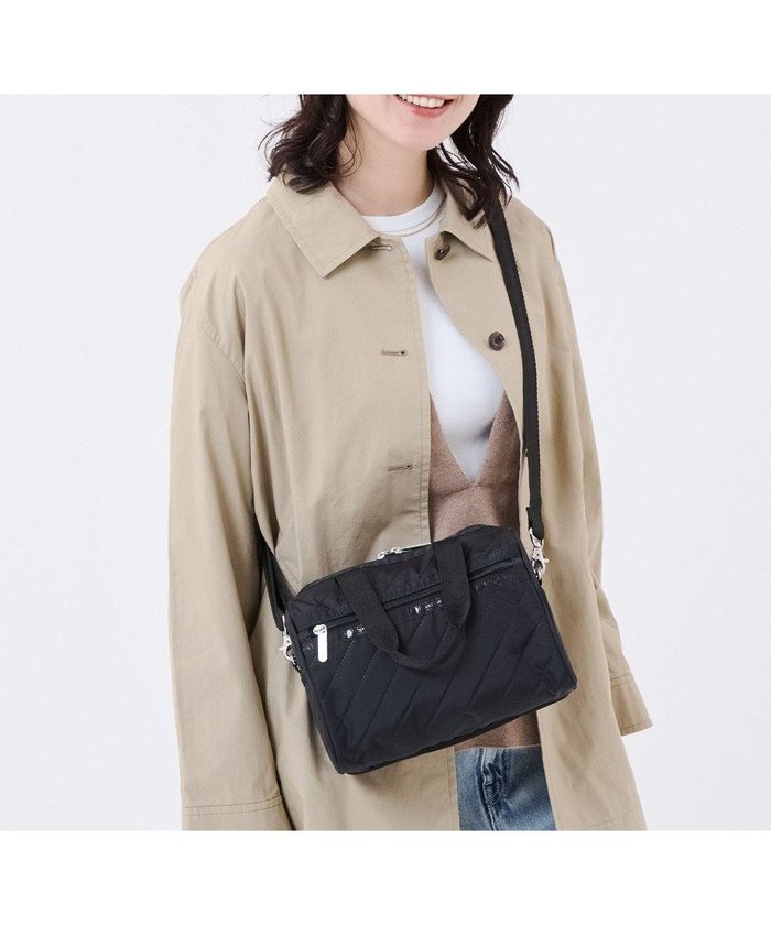 【レスポートサック/LeSportsac】のEVERYDAY SM SATCHEL/ラインデボスブラック インテリア・キッズ・メンズ・レディースファッション・服の通販 founy(ファニー) https://founy.com/ ファッション Fashion レディースファッション Fashion for Women アウトドア Outdoor Clothing クール Cool, Chic コンパクト Compact, Small Size 財布 Wallet, Purse トラベル Travel, Travel Gear プリント Print, Printed Pattern ボストン Boston ボストンバッグ Boston Bag, Retro Bag ポケット Pocket, Pocket Detail ポシェット Pochette, Mini Bag おすすめ Recommended / Our Picks 旅行 Travel |ID: prp329100004867691 ipo3291000000036262045