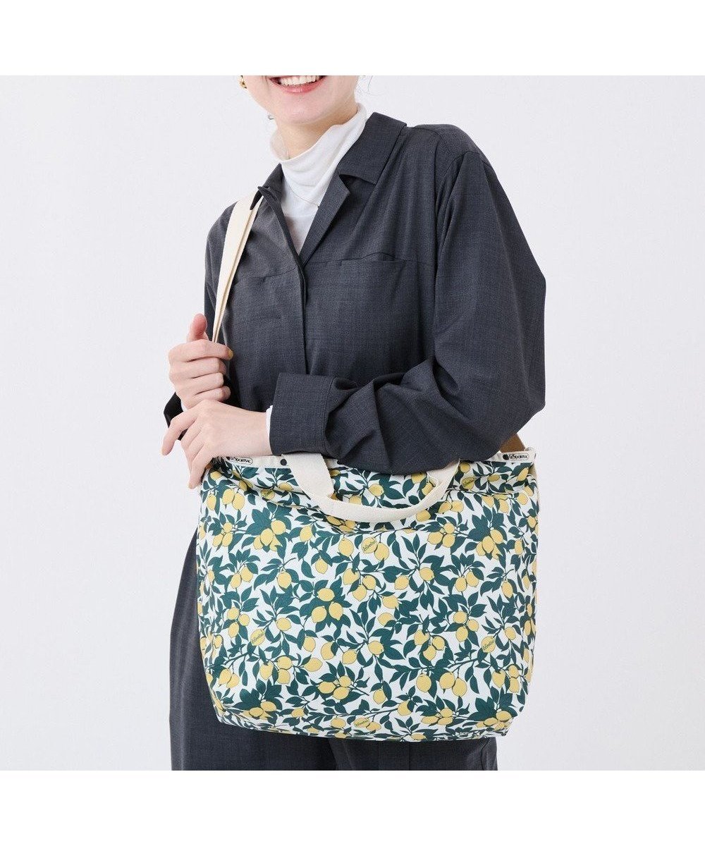 【レスポートサック/LeSportsac】のDELUXE EASY CARRY TOTE/レモンオーチャード 人気、トレンドファッション・服の通販 founy(ファニー) 　ファッション　Fashion　レディースファッション　Fashion for Women　バッグ　Bags　シンプル　Simple, Minimal　プリント　Print, Printed Pattern　ポケット　Pocket, Pocket Detail　モチーフ　Motif, Design Theme　ビジネス 仕事 通勤　Business / Work / Commuting　 other-1|ID: prp329100004867693 ipo3291000000036262058