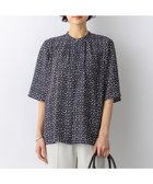 【23区/NIJYUSANKU】の【先行予約】カレイドスコーププリント バンドカラー ブラウス 人気、トレンドファッション・服の通販 founy(ファニー) ファッション Fashion レディースファッション Fashion for Women トップス・カットソー Cut & Sew Tops シャツ・ブラウス・オフィスカジュアル Elegant Blouses & Button-Ups インナー Innerwear 春 Spring シルク Silk, 100% Silk ジャケット Jacket, Outerwear スキッパー Skipper, Open Collar デコルテ Décolleté, Neckline デニム Denim, Jeans Material フロント Front, Front Design プリント Print, Printed Pattern ワイド Wide, Wide Fit S/S・春夏 SS, Spring/Summer, Warm Season 夏 Summer エレガント 上品 Elegant 2026年 2026 thumbnail ネイビー系|ID: prp329100004867702 ipo3291000000036262113