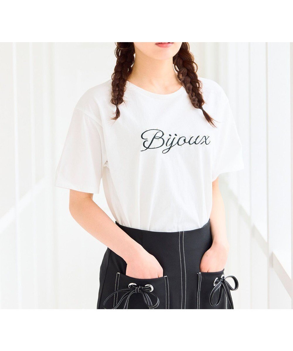【フェルゥ/Feroux】の【洗える】Bijou刺繍Tシャツ インテリア・キッズ・メンズ・レディースファッション・服の通販 founy(ファニー) 　ファッション　Fashion　レディースファッション　Fashion for Women　トップス・カットソー　Cut & Sew Tops　シャツ・ブラウス・オフィスカジュアル　Elegant Blouses & Button-Ups　ロングTシャツ・Tシャツ　Longline T-Shirts & Tees　カットソー・ベーシックTシャツ　Cut-and-Sewn Tops / Stretch Tees & Basics　おすすめ　Recommended / Our Picks　カットソー　Cut and Sewn Top　パール　Pearl, Pearl Accent　フェミニン　Feminine, Girly　夏　Summer　春　Spring　S/S・春夏　SS, Spring/Summer, Warm Season　洗える　Machine Washable　ホワイト系|ID: prp329100004868194 ipo3291000000036272764