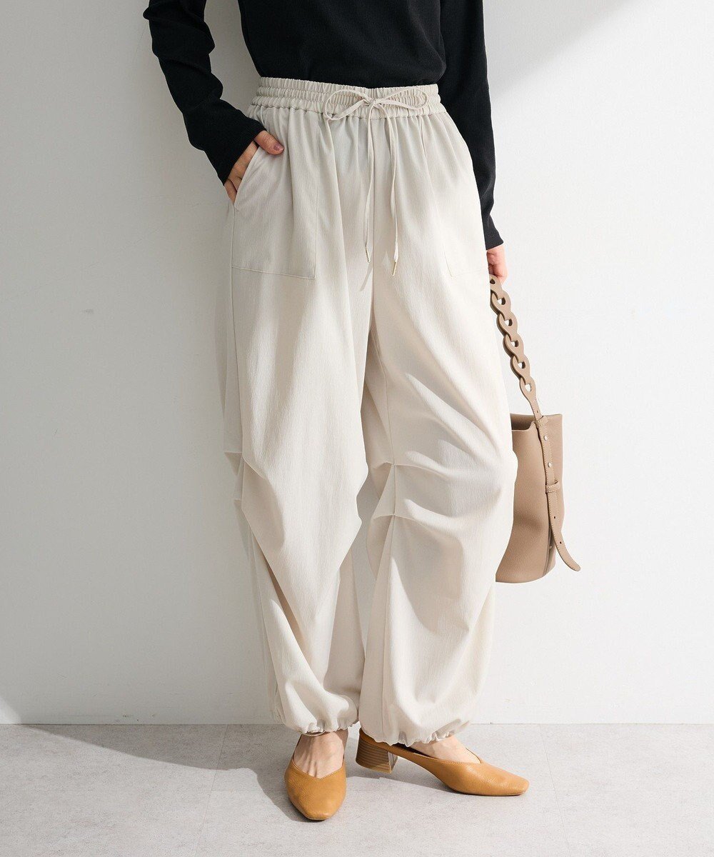 【グリーンパークス/Green Parks】の表面感サテンタックパンツ インテリア・キッズ・メンズ・レディースファッション・服の通販 founy(ファニー) 　ファッション　Fashion　レディースファッション　Fashion for Women　パンツ　Pants & Trousers　なめらか　Smooth, Silky Texture　シンプル　Simple, Minimal　ドレープ　Drape, Draping Fabric　フロント　Front, Front Design　ポケット　Pocket, Pocket Detail　ワイド　Wide, Wide Fit　エレガント 上品　Elegant　夏　Summer　春　Spring　S/S・春夏　SS, Spring/Summer, Warm Season　ビジネス 仕事 通勤　Business / Work / Commuting　Gray Beige|ID: prp329100004868202 ipo3291000000036272811