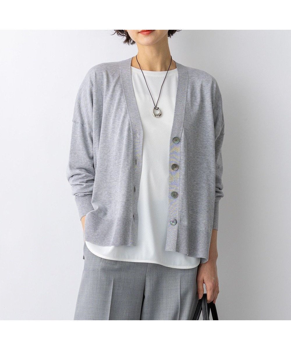 【23区/NIJYUSANKU】の【先行予約/WEB 一部店舗限定】スビンハイツイスト Vネック カーディガン インテリア・キッズ・メンズ・レディースファッション・服の通販 founy(ファニー) 　ファッション　Fashion　レディースファッション　Fashion for Women　トップス・カットソー　Cut & Sew Tops　カーディガン・羽織り　Layered Style Cardigans　Vネックトップス　V-Neck Tops / V-Cut Neckline Shirts　インド　Indian Textile　オレンジ　Orange　春　Spring　カーディガン　Cardigan, Knitwear　スリット　Slit, Slit Detail　ベーシック　Basic, Essential　リラックス　Relax, Relaxed Fit　S/S・春夏　SS, Spring/Summer, Warm Season　夏　Summer　2026年　2026　ライトグレー系|ID: prp329100004868291 ipo3291000000036273163