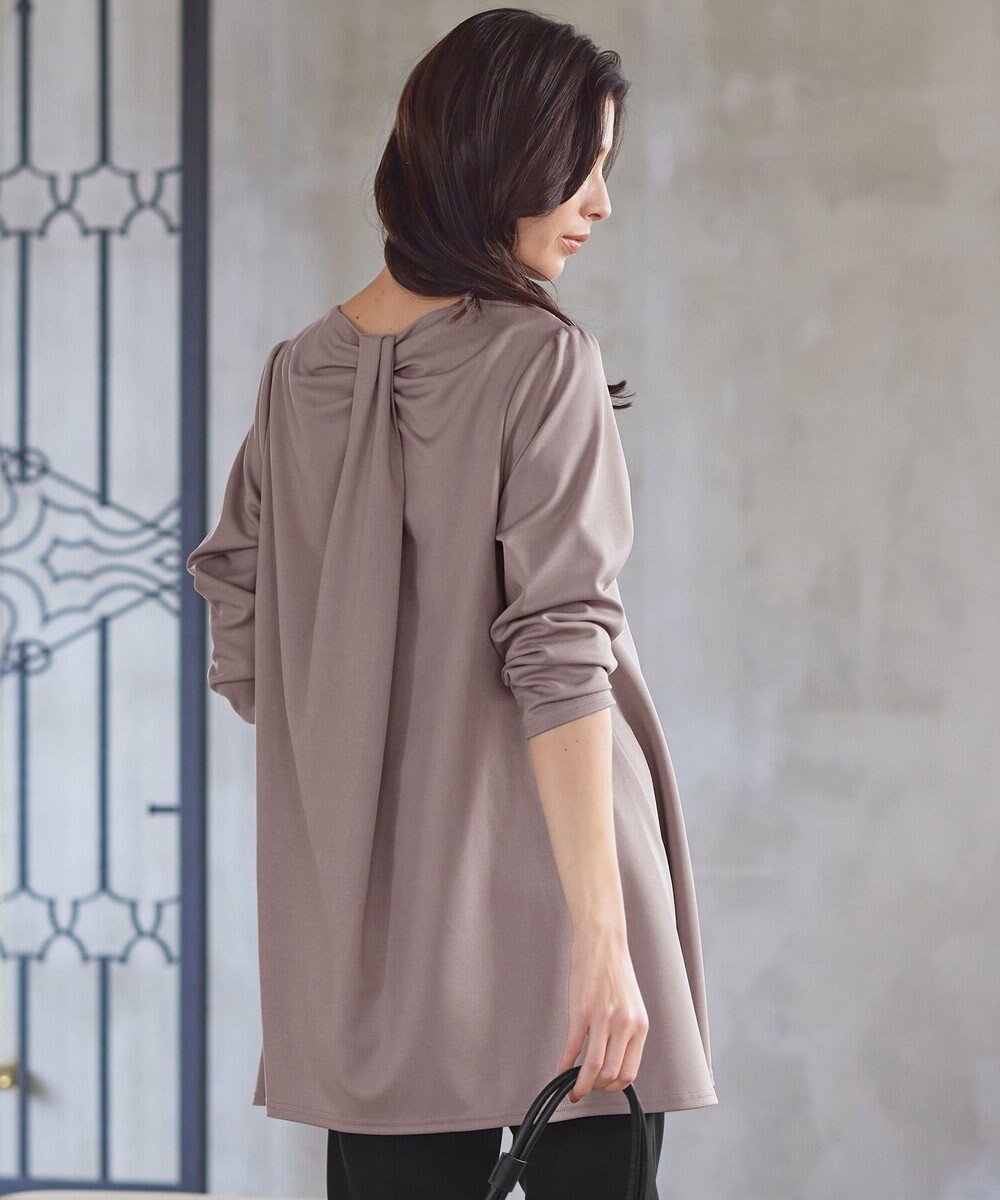 【ティアクラッセ/Tiaclasse】のキーネックバックツイストポンチチュニックブラウス インテリア・キッズ・メンズ・レディースファッション・服の通販 founy(ファニー) 　ファッション　Fashion　レディースファッション　Fashion for Women　トップス・カットソー　Cut & Sew Tops　シャツ・ブラウス・オフィスカジュアル　Elegant Blouses & Button-Ups　ウォッシャブル　Machine Washable　ストレート　Straight, Straight Cut　チュニック　Tunic, Long Top　ツイスト　Tweed, Tweed Fabric　トレンド　Trend, Trending Now　フレア　Flare, Flared　ポケット　Pocket, Pocket Detail　リボン　Ribbon, Bow　ロング　Long, Long-Length　エレガント 上品　Elegant　冬　Winter / This Winter　夏　Summer　春　Spring　S/S・春夏　SS, Spring/Summer, Warm Season　洗える　Machine Washable　無地　Plain, Solid Color　秋　Autumn　A/W・秋冬　Autumn/Winter　長袖　Long Sleeve, Full Sleeve　ピンクモカ|ID: prp329100004868500 ipo3291000000036278621