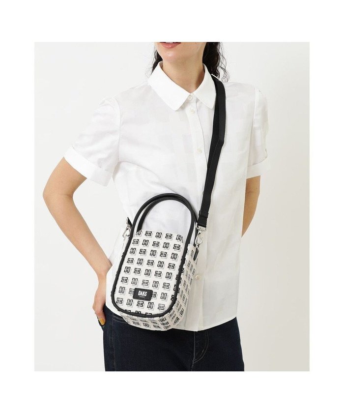 【ダックス/DAKS】のDDロゴミニハンドバッグ インテリア・キッズ・メンズ・レディースファッション・服の通販 founy(ファニー) https://founy.com/ ファッション Fashion レディースファッション Fashion for Women バッグ Bags おすすめ Recommended / Our Picks インナー Innerwear グラフィック Graphic, Graphic Design ショルダー Shoulder, Shoulder Strap ポケット Pocket, Pocket Detail マグネット Magnet, Magnetic Closure ラウンド Round, Round Neck |ID: prp329100004868688 ipo3291000000036281083