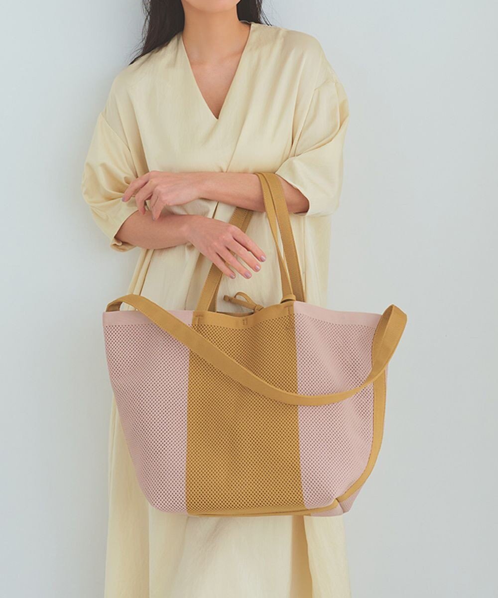 【トプカピ/TOPKAPI】の【Breath TOPKAPI】ニットジャガード 2way ビッグ トートバッグ ポーチ付き インテリア・キッズ・メンズ・レディースファッション・服の通販 founy(ファニー) 　ファッション　Fashion　レディースファッション　Fashion for Women　トップス・カットソー　Cut & Sew Tops　ニット　Knit Tops & Sweaters　ポーチ&ミニバッグ　Pouches & Mini Bags　ショルダー　Shoulder, Shoulder Strap　ジップ　Zip, Zipper　チャーム　Charm, Pendant　ビッグ　Big, Oversized　ポーチ　Pouch, Small Case　メッシュ　Mesh, Net Fabric　ロング　Long, Long-Length　ベージュ|ID: prp329100004868967 ipo3291000000036282499