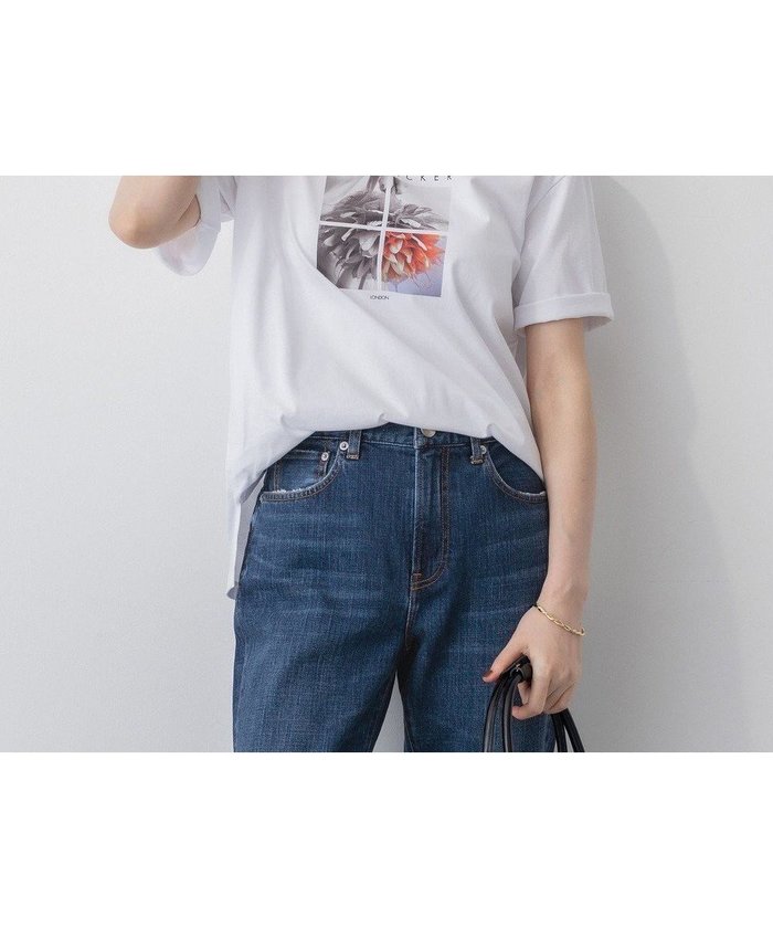 【23区/NIJYUSANKU】の【洗える】JANE PACKERコラボ フォトプリント Tシャツ インテリア・キッズ・メンズ・レディースファッション・服の通販 founy(ファニー) https://founy.com/ ファッション Fashion レディースファッション Fashion for Women トップス・カットソー Cut & Sew Tops シャツ・ブラウス・オフィスカジュアル Elegant Blouses & Button-Ups ロングTシャツ・Tシャツ Longline T-Shirts & Tees カットソー・ベーシックTシャツ Cut-and-Sewn Tops / Stretch Tees & Basics 春 Spring 洗える Machine Washable カットソー Cut and Sewn Top コラボ Collaboration, Collab シンプル Simple, Minimal スペシャル Special, Limited Edition デニム Denim, Jeans Material なめらか Smooth, Silky Texture フラワー Flower, Floral プリント Print, Printed Pattern ボトム Bottoms, Lower Wear モノトーン Monotone, Black and White S/S・春夏 SS, Spring/Summer, Warm Season 夏 Summer エレガント 上品 Elegant 2025年 2025 2025春夏・S/S Spring/Summer 2025 SS25 |ID: prp329100004869275 ipo3291000000036287505